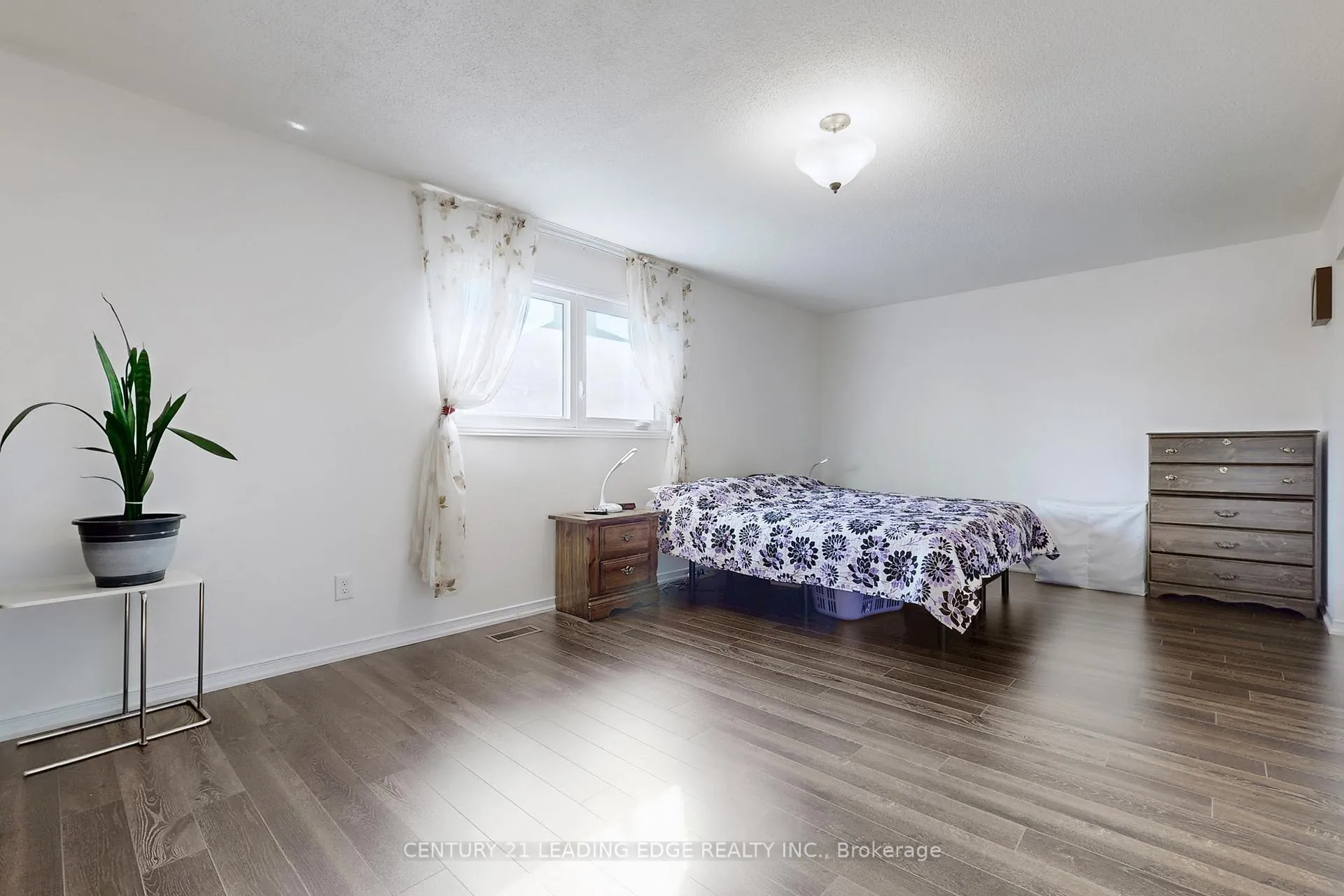 Photo 22 of 73 Hullrick Drive, Etobicoke, West Humber-Clairville — HOMEH