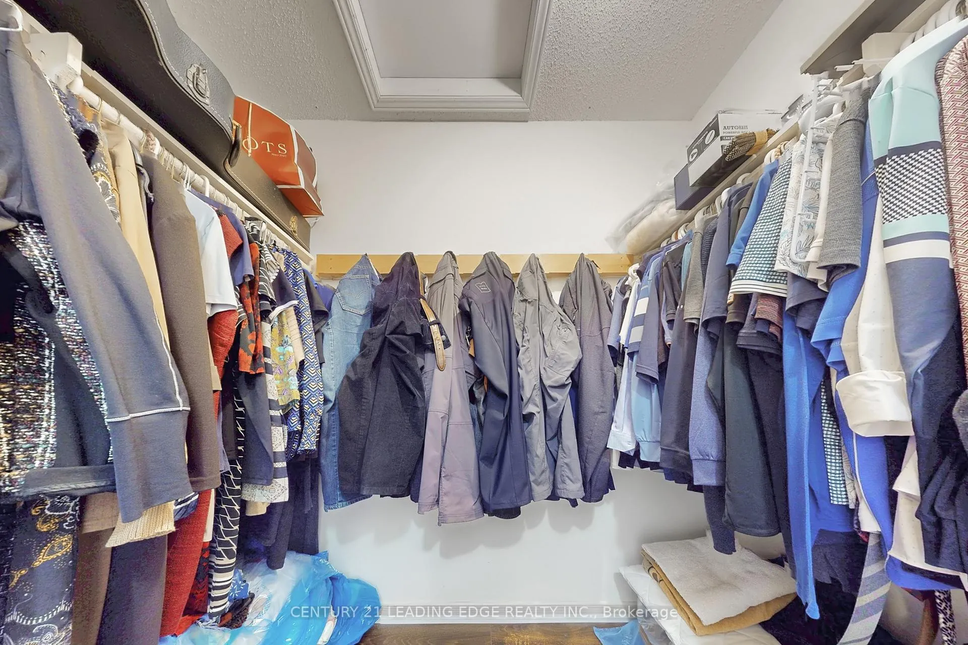 Photo 24 of 73 Hullrick Drive, Etobicoke, West Humber-Clairville — HOMEH