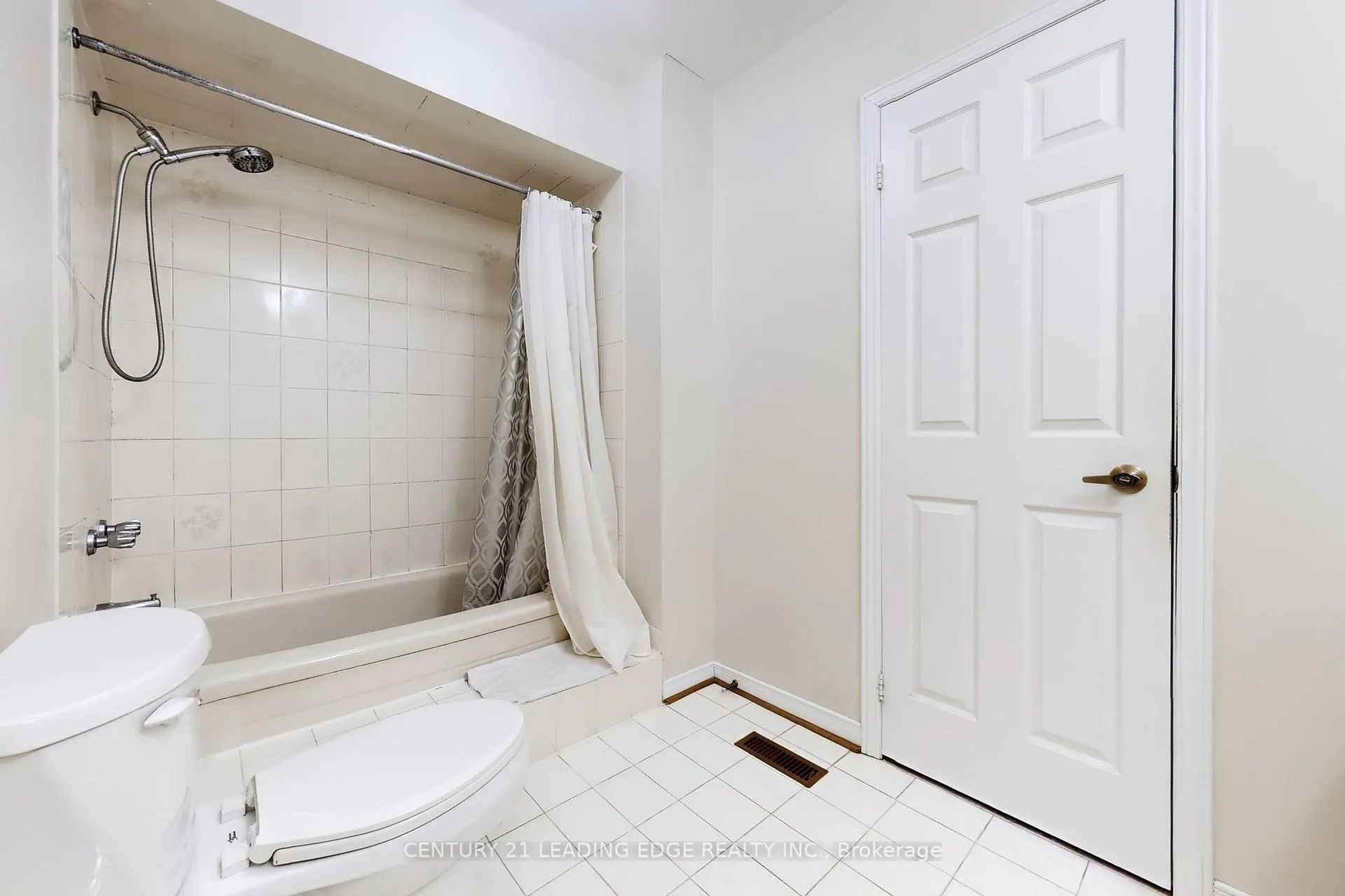 Photo 26 of 73 Hullrick Drive, Etobicoke, West Humber-Clairville — HOMEH