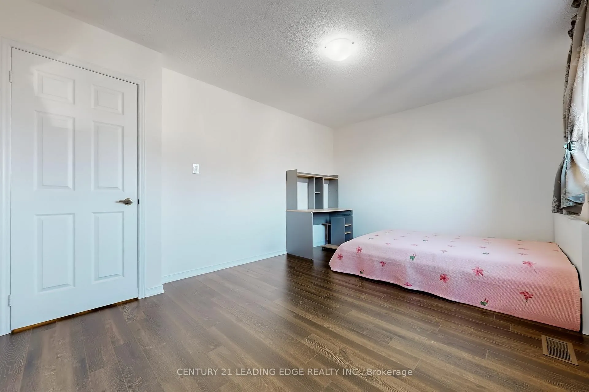 Photo 31 of 73 Hullrick Drive, Etobicoke, West Humber-Clairville — HOMEH