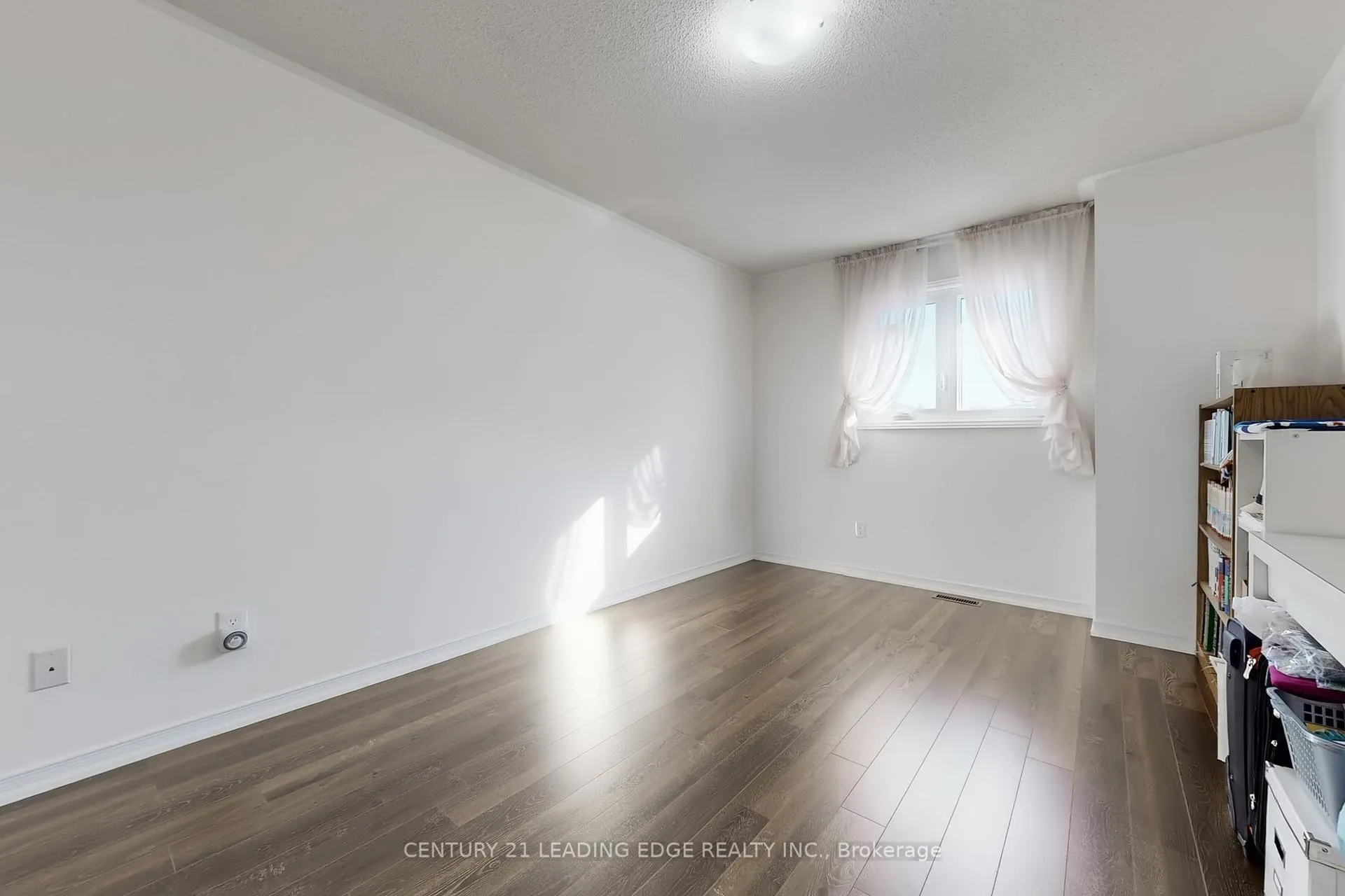 Photo 32 of 73 Hullrick Drive, Etobicoke, West Humber-Clairville — HOMEH