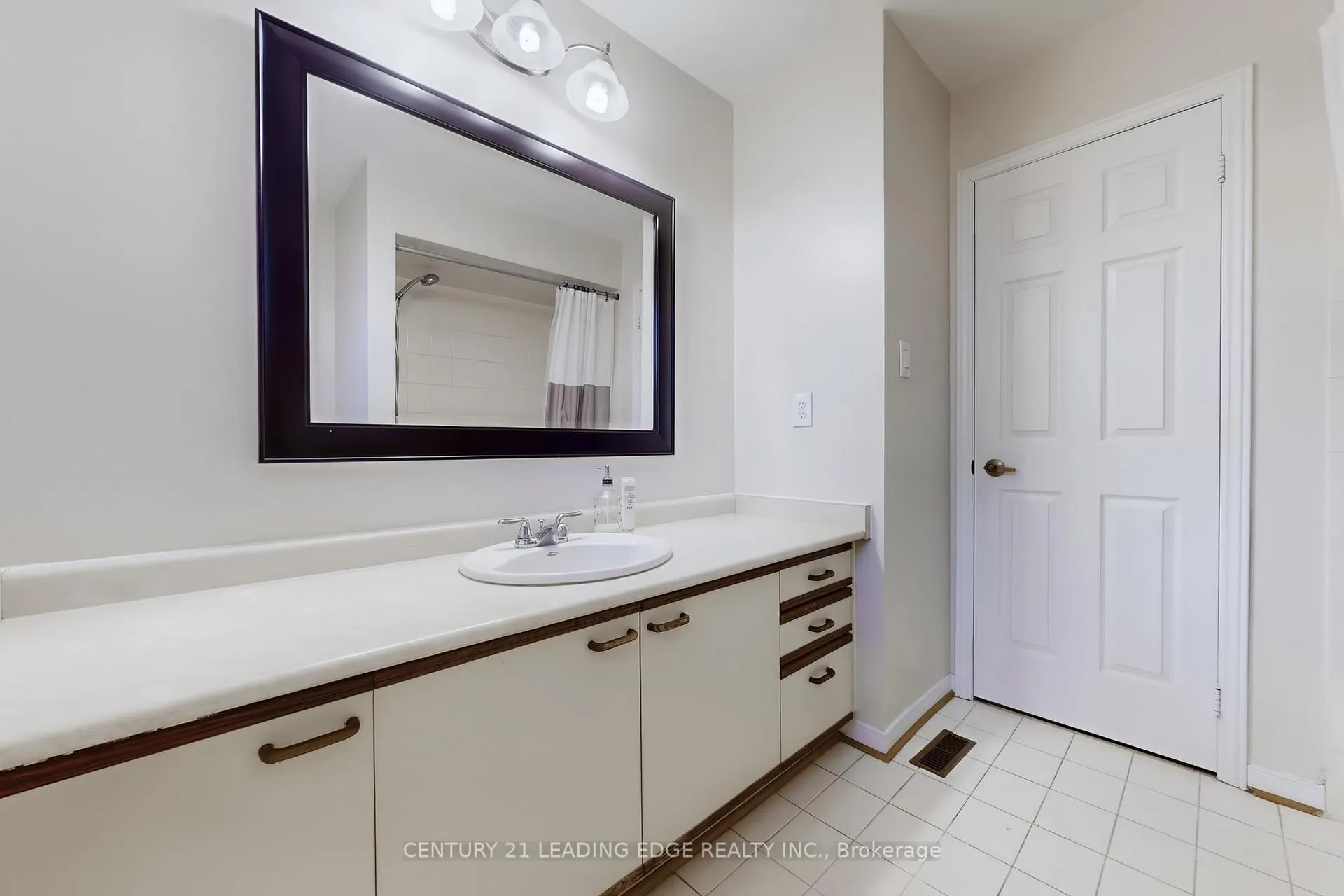 Photo 34 of 73 Hullrick Drive, Etobicoke, West Humber-Clairville — HOMEH