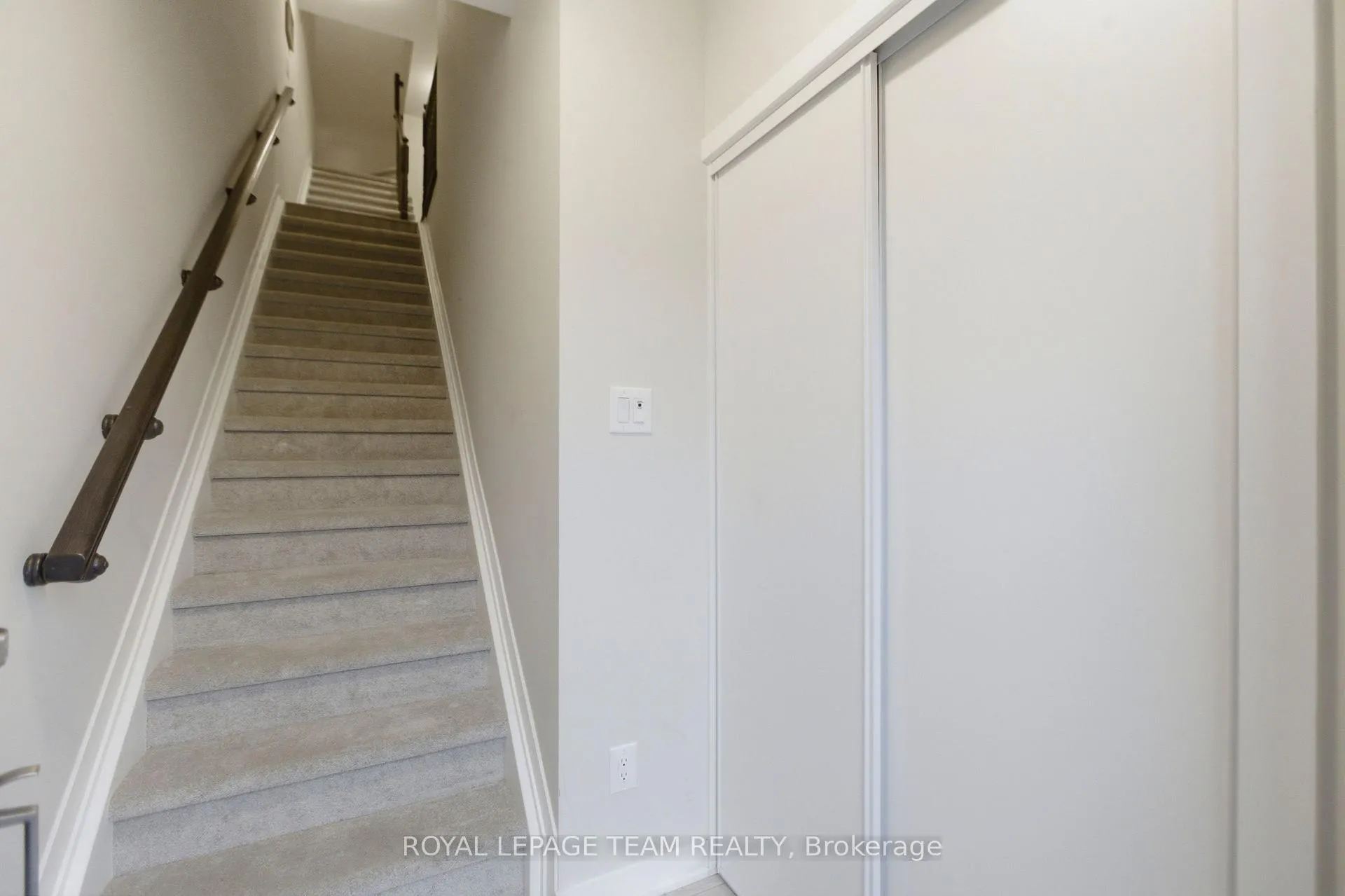 Photo 3 of 918 Parnian Private, Ottawa, Barrhaven - Half Moon Bay — HOMEH