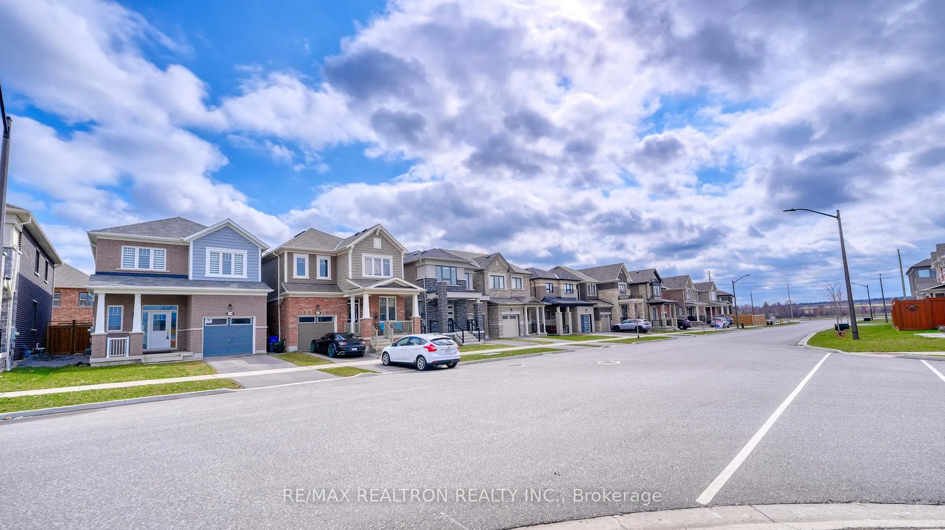 Photo 3 of 39 Cisco Drive, Whitby, Lynde Creek — HOMEH