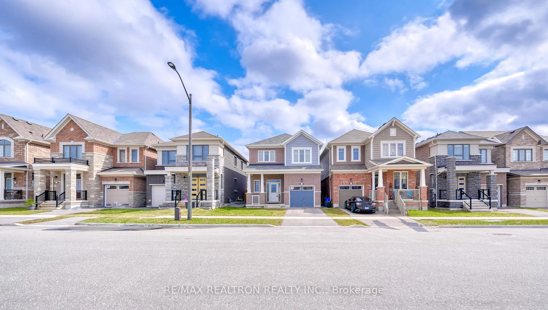 Photo 4 of 39 Cisco Drive, Whitby, Lynde Creek — HOMEH