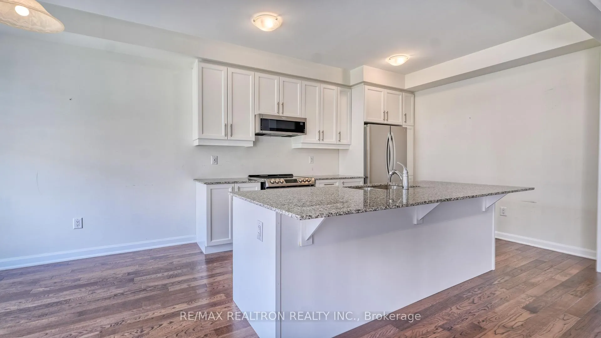 Photo 15 of 39 Cisco Drive, Whitby, Lynde Creek — HOMEH