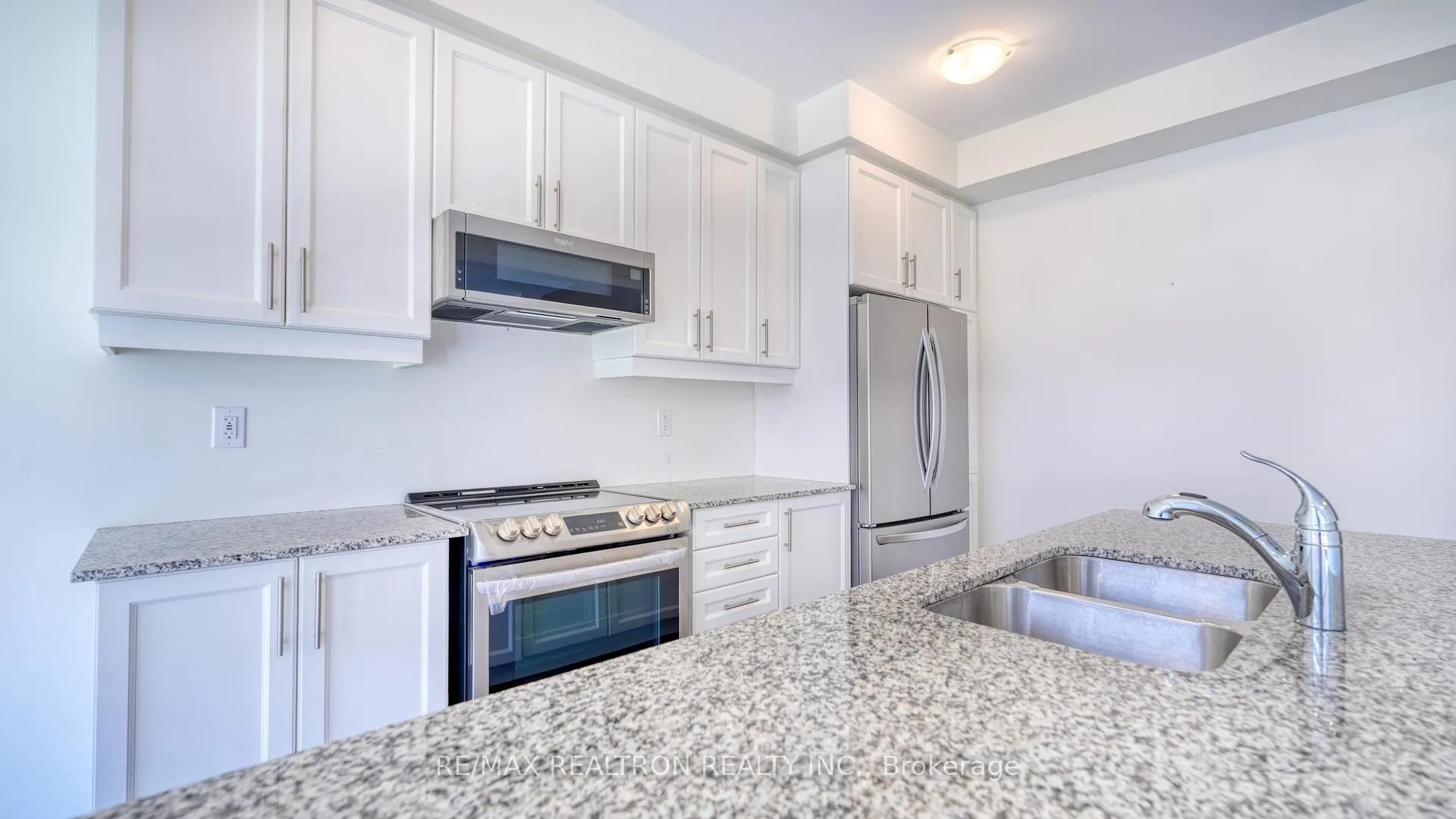 Photo 16 of 39 Cisco Drive, Whitby, Lynde Creek — HOMEH
