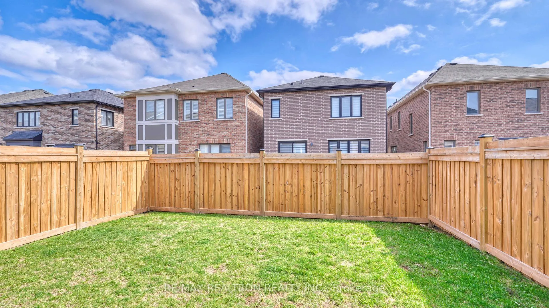 Photo 32 of 39 Cisco Drive, Whitby, Lynde Creek — HOMEH