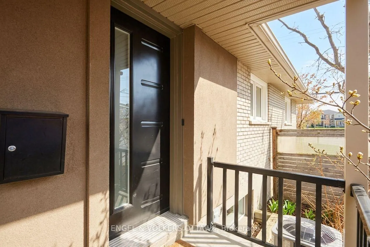 Photo 4 of 863 Duberry Street, Ottawa, McKellar Heights/Glabar Park — HOMEH