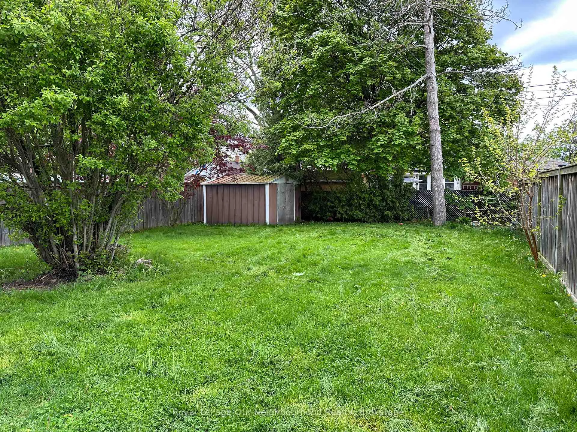 Photo 2 of 427 Adelaide Avenue W, Oshawa, McLaughlin — HOMEH