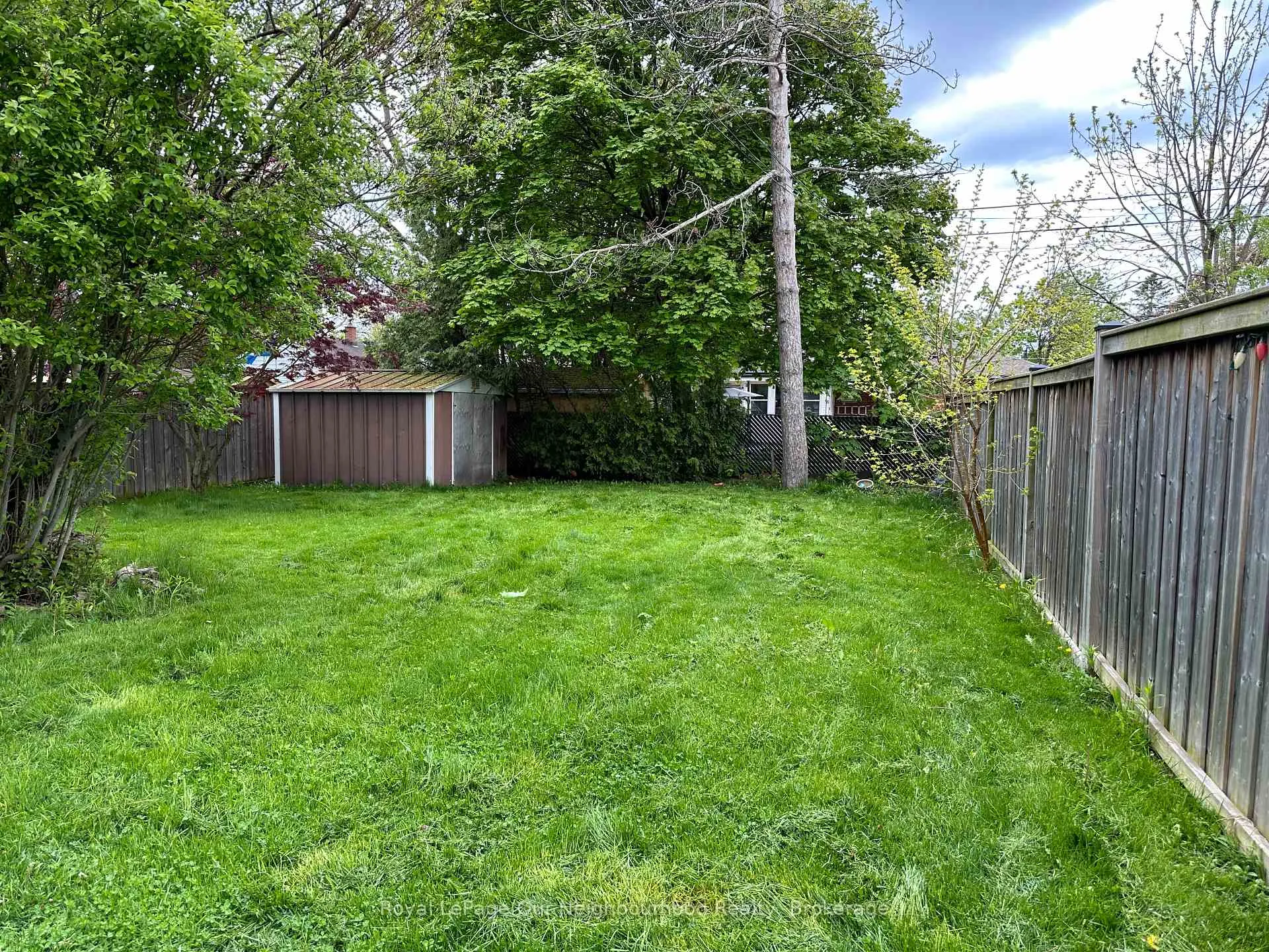 Photo 3 of 427 Adelaide Avenue W, Oshawa, McLaughlin — HOMEH