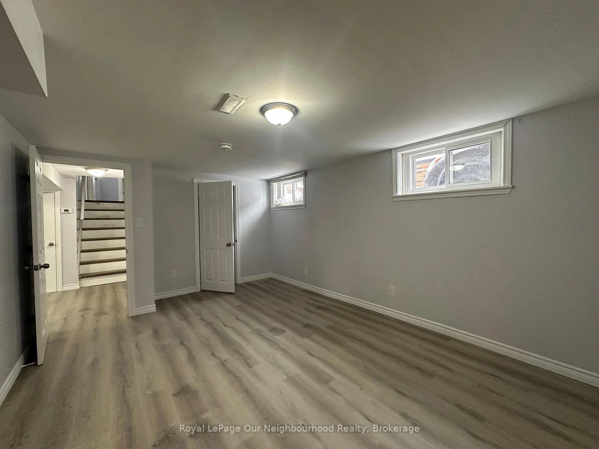 Photo 4 of 427 Adelaide Avenue W, Oshawa, McLaughlin — HOMEH