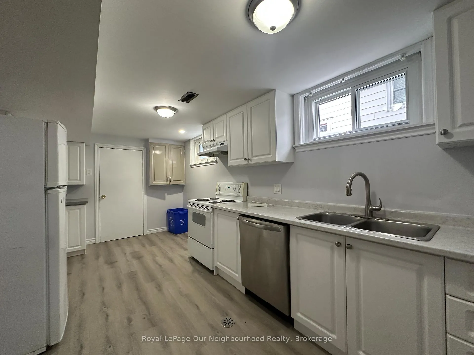 Photo 6 of 427 Adelaide Avenue W, Oshawa, McLaughlin — HOMEH