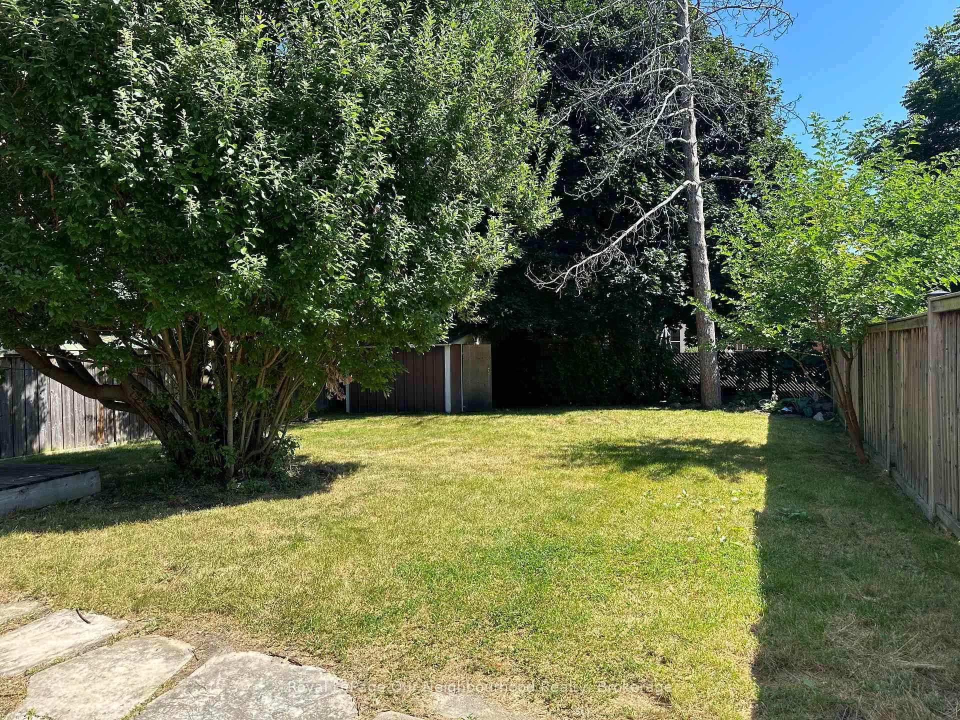 Photo 8 of 427 Adelaide Avenue W, Oshawa, McLaughlin — HOMEH