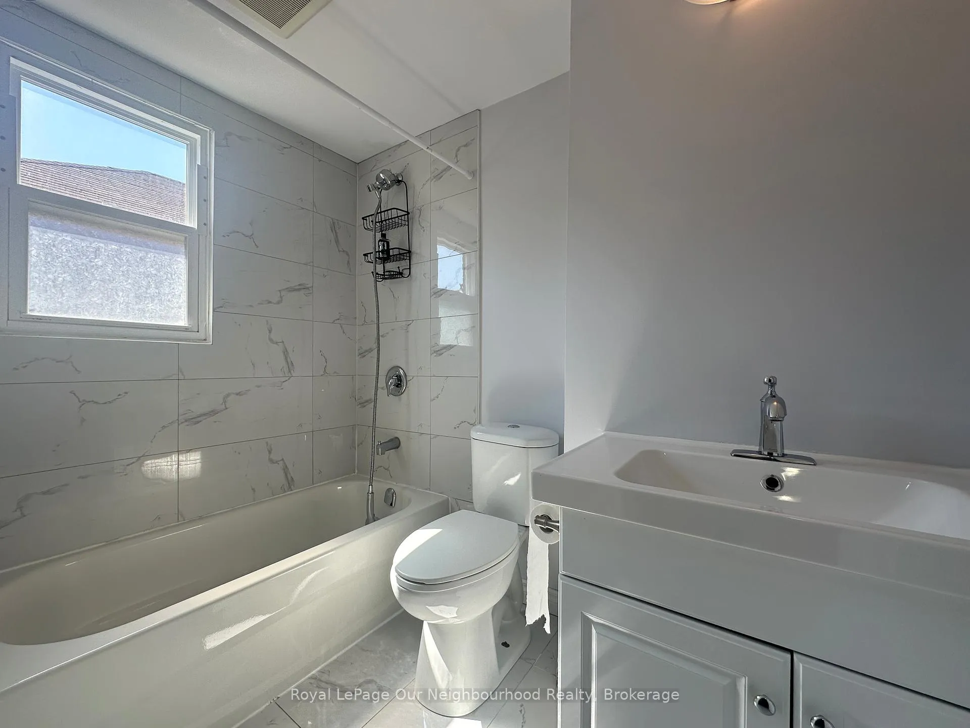 Photo 13 of 427 Adelaide Avenue W, Oshawa, McLaughlin — HOMEH