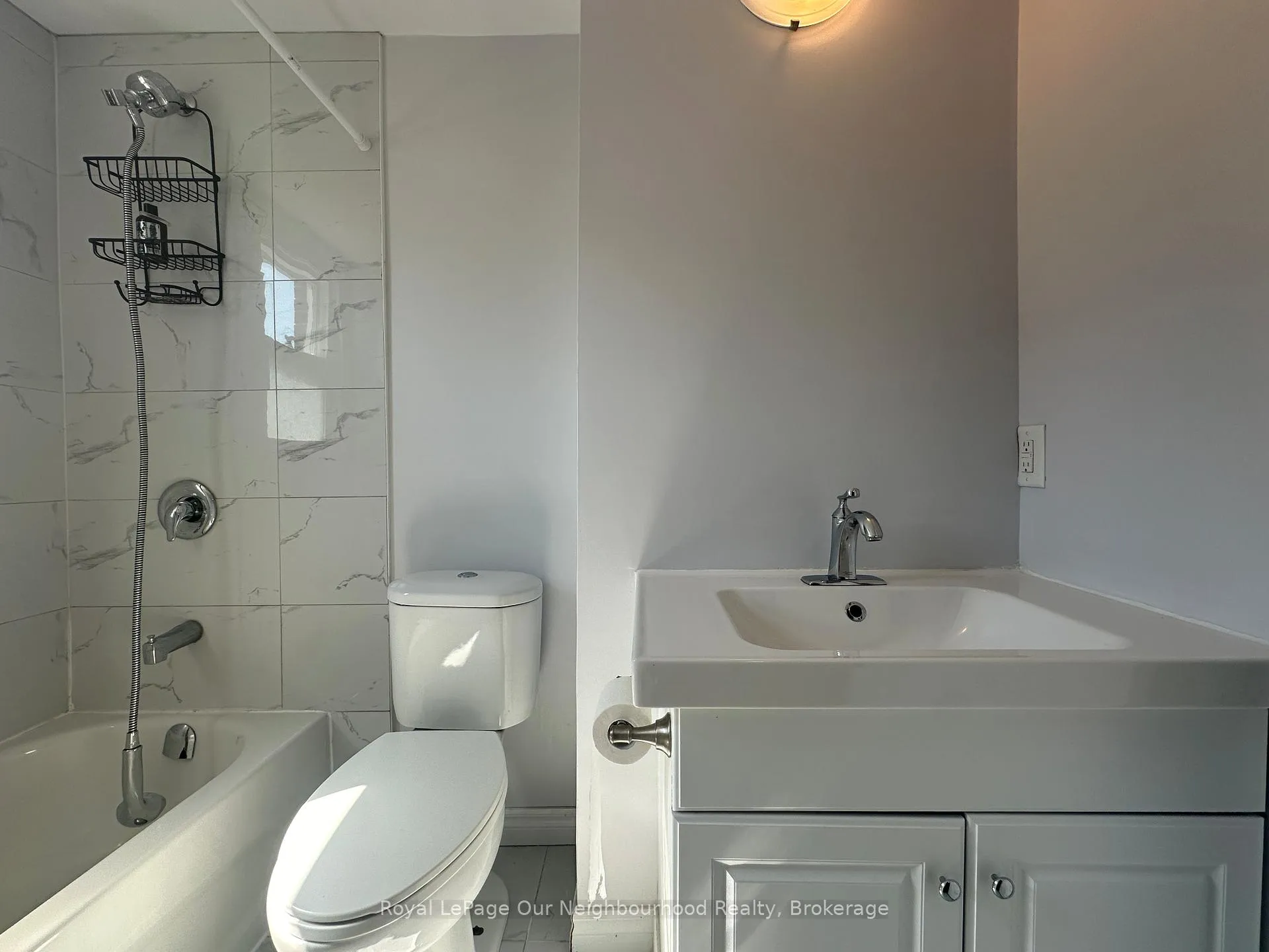 Photo 15 of 427 Adelaide Avenue W, Oshawa, McLaughlin — HOMEH