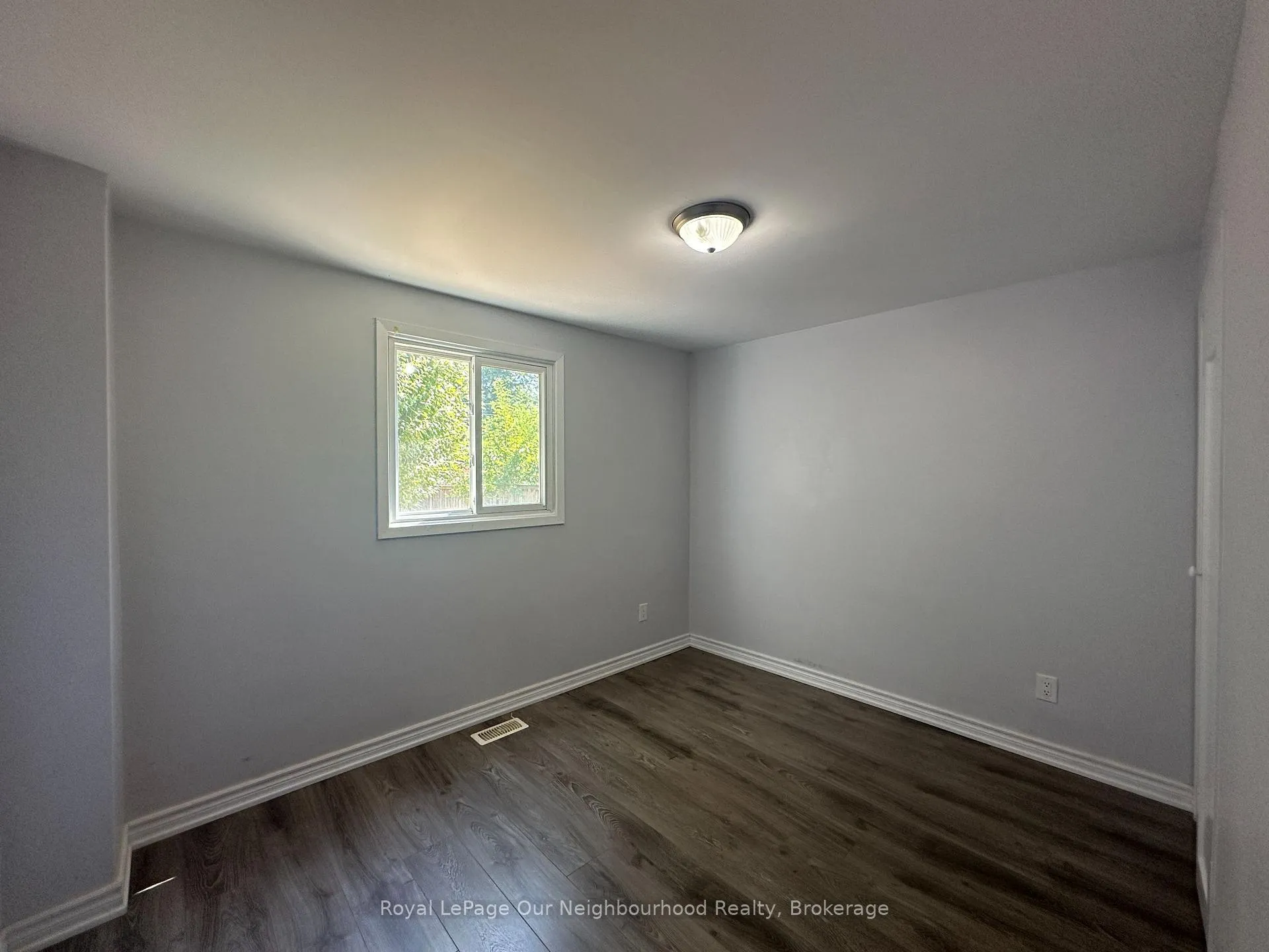 Photo 16 of 427 Adelaide Avenue W, Oshawa, McLaughlin — HOMEH