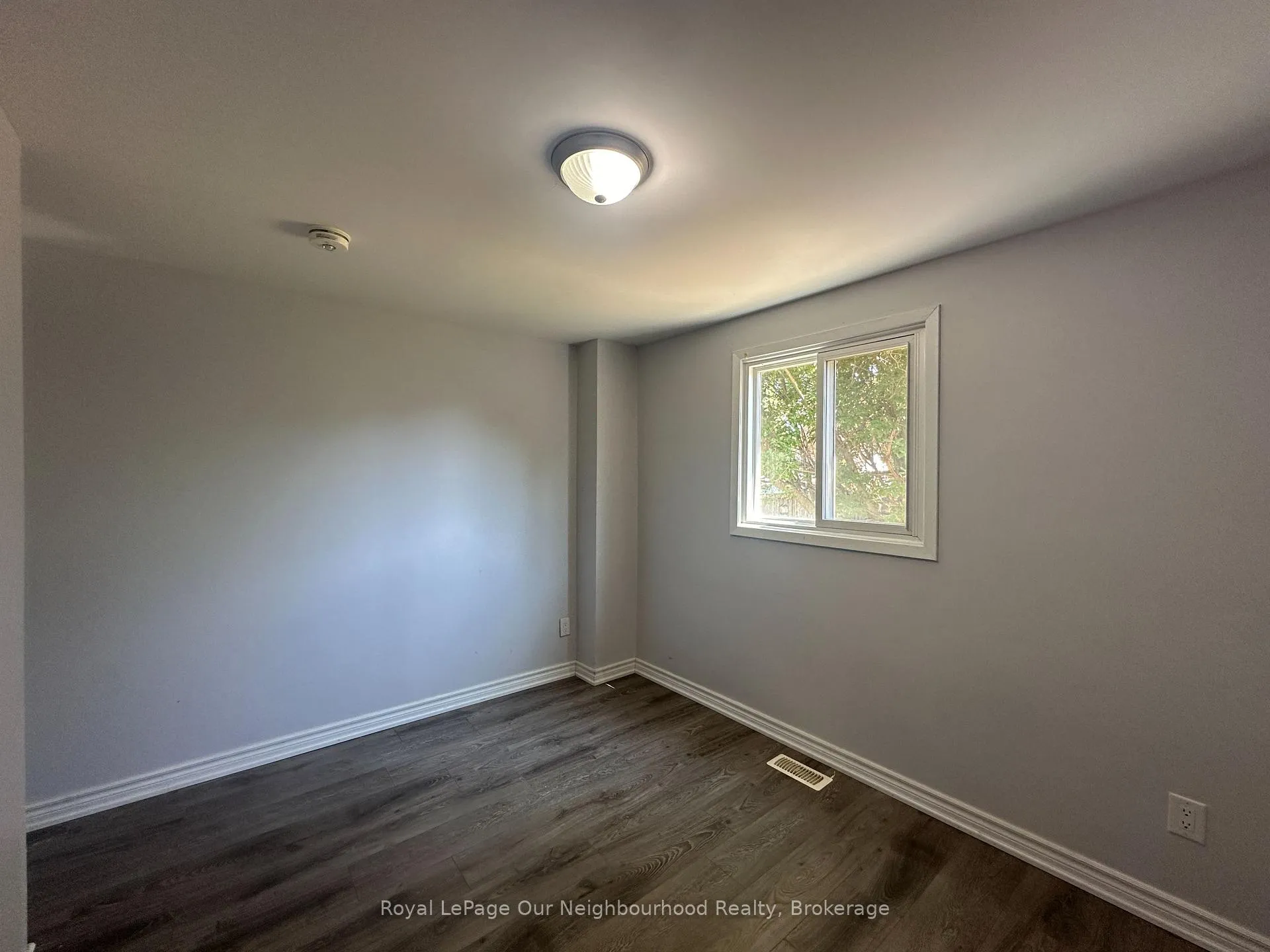Photo 17 of 427 Adelaide Avenue W, Oshawa, McLaughlin — HOMEH