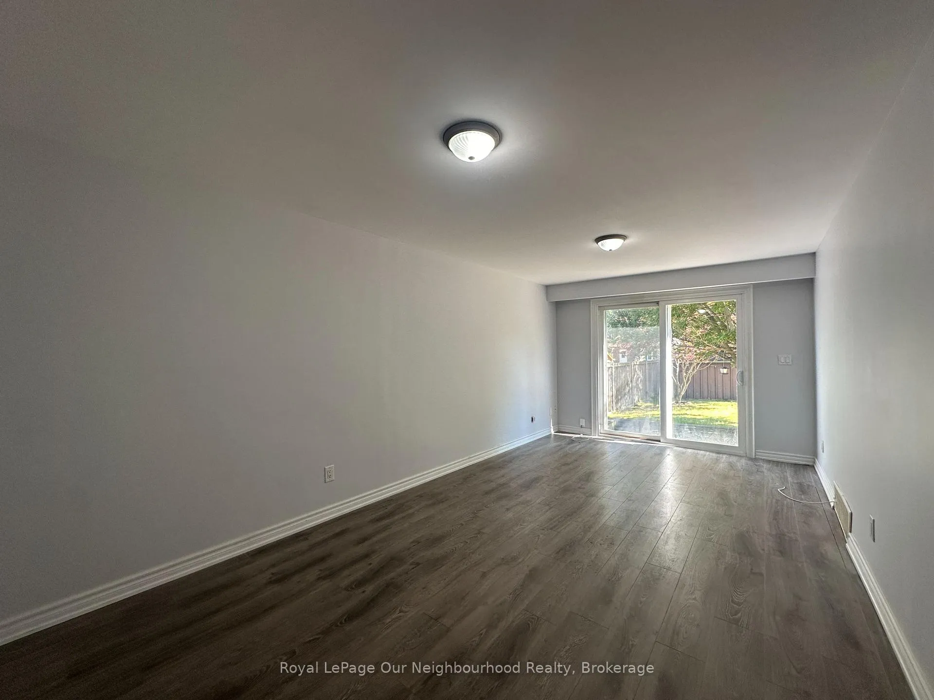 Photo 20 of 427 Adelaide Avenue W, Oshawa, McLaughlin — HOMEH