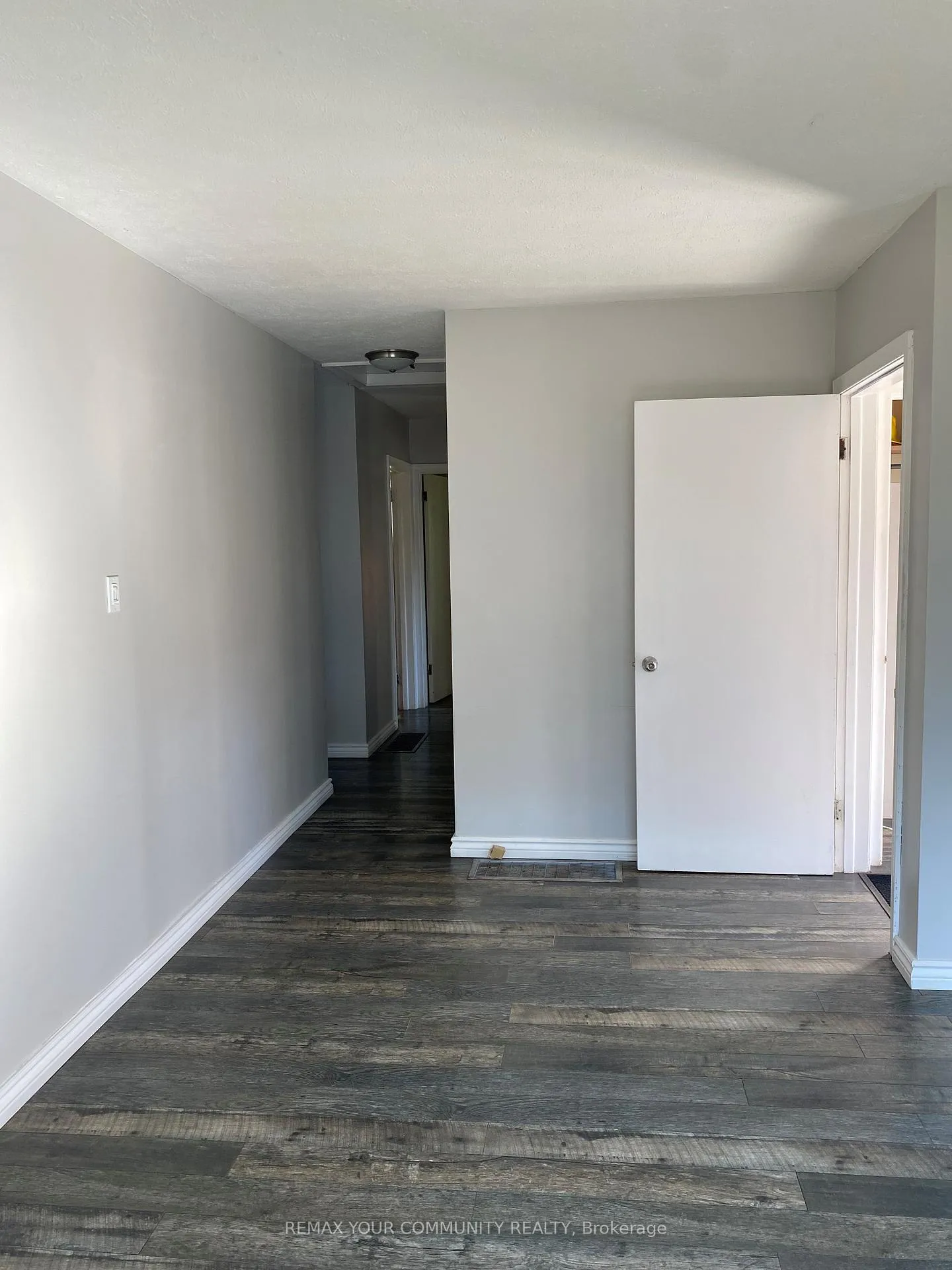 Photo 4 of 11 Oak Street, Barrie, Grove East — HOMEH
