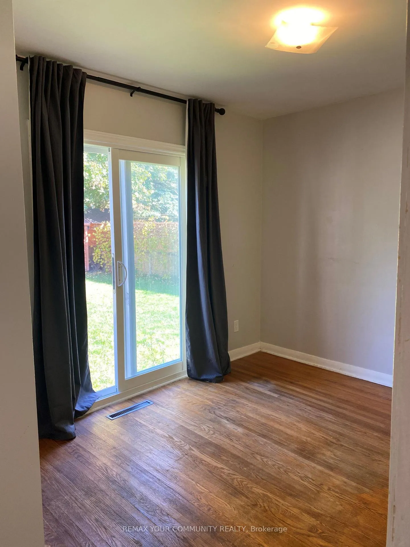 Photo 6 of 11 Oak Street, Barrie, Grove East — HOMEH