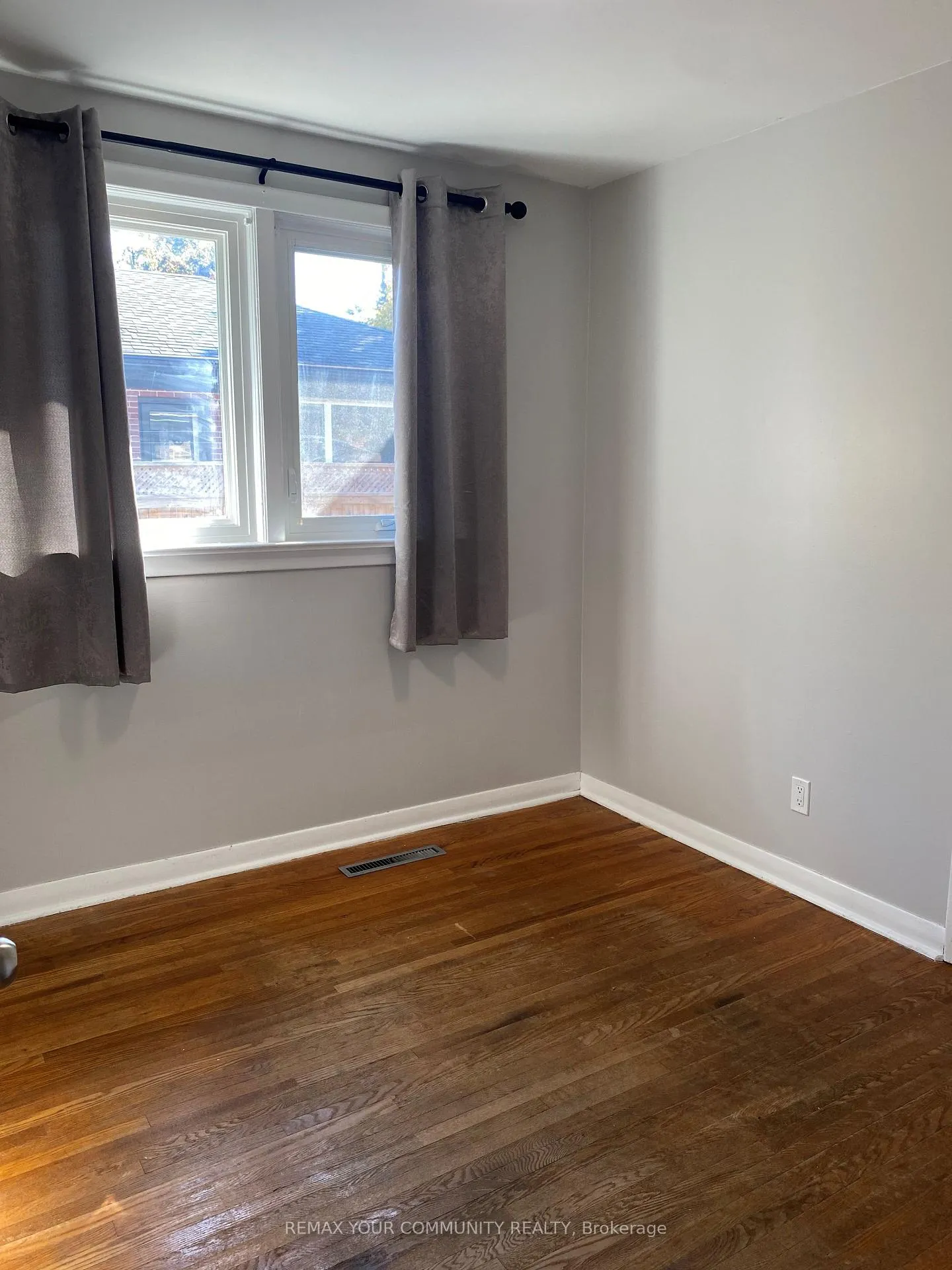 Photo 7 of 11 Oak Street, Barrie, Grove East — HOMEH