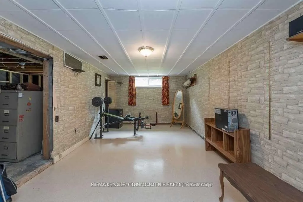 Photo 11 of 11 Oak Street, Barrie, Grove East — HOMEH