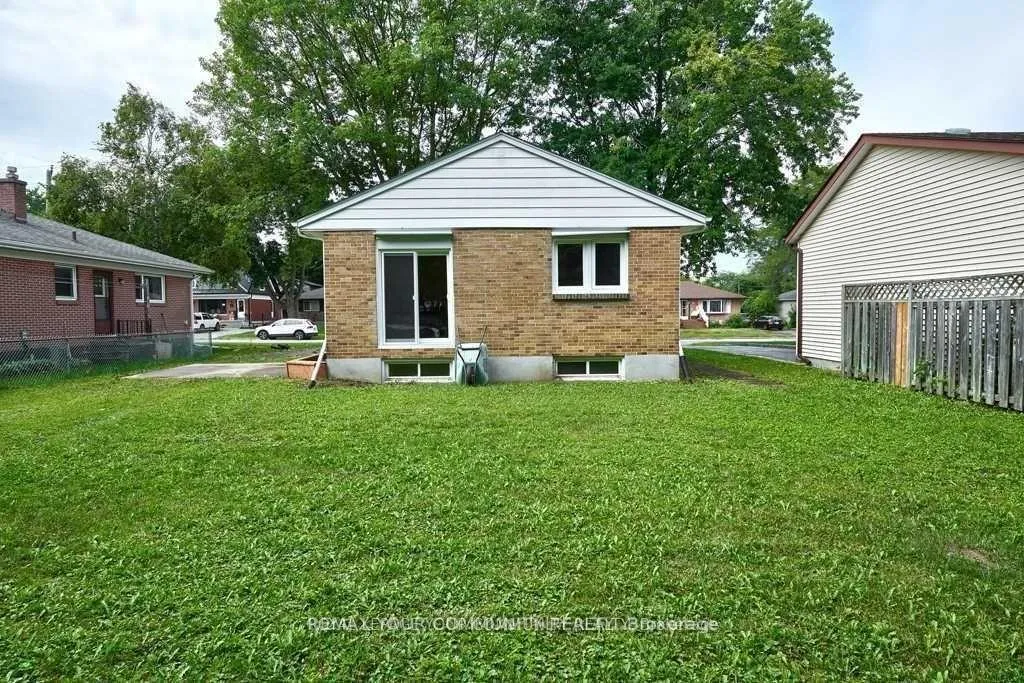 Photo 14 of 11 Oak Street, Barrie, Grove East — HOMEH