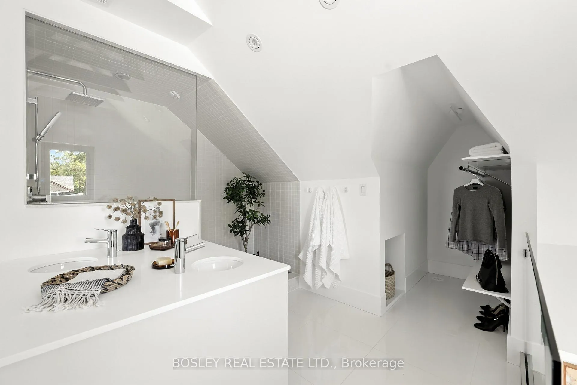 Photo 20 of 137 Munro Street, Toronto, South Riverdale — HOMEH