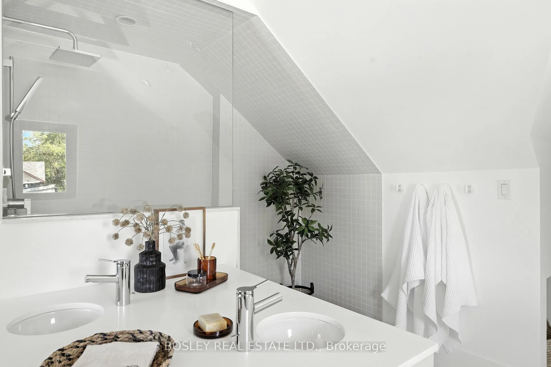 Photo 25 of 137 Munro Street, Toronto, South Riverdale — HOMEH