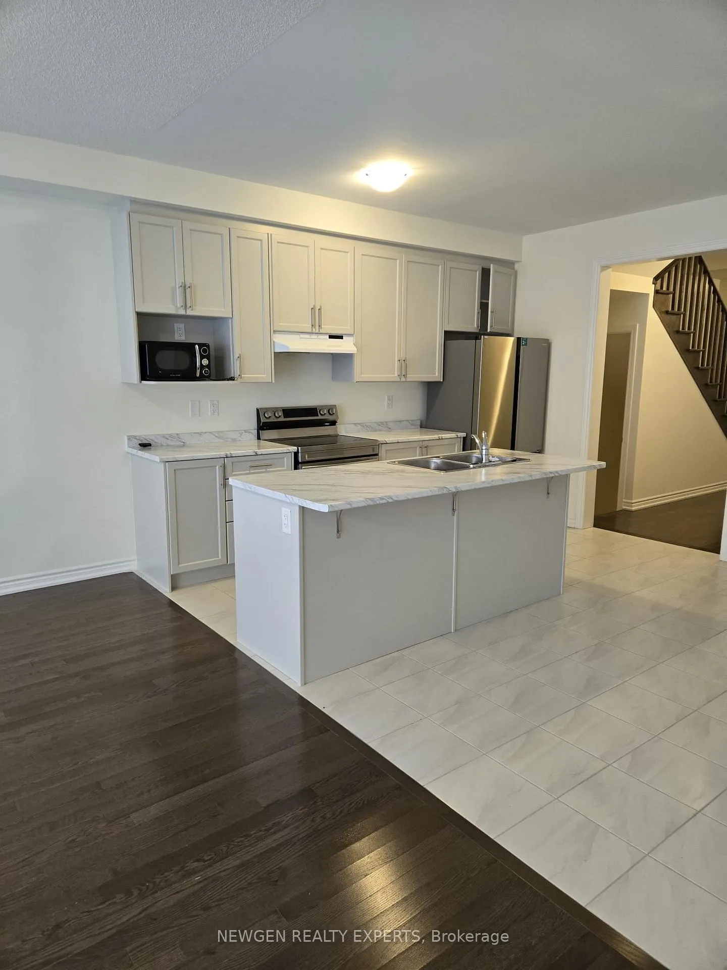 Photo 3 of 27 Donald Ficht Crescent, Brampton, Northwest Brampton — HOMEH