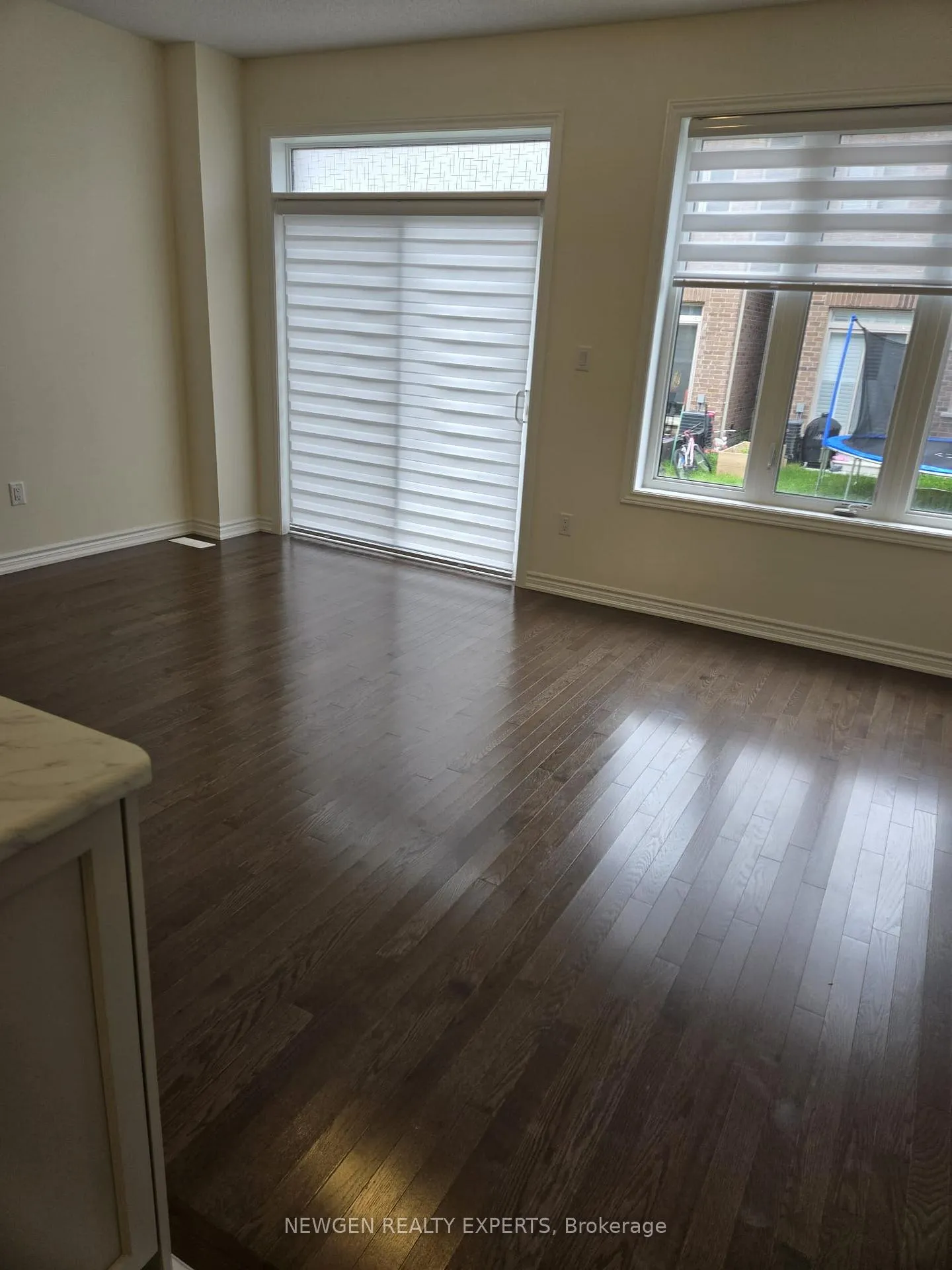 Photo 4 of 27 Donald Ficht Crescent, Brampton, Northwest Brampton — HOMEH