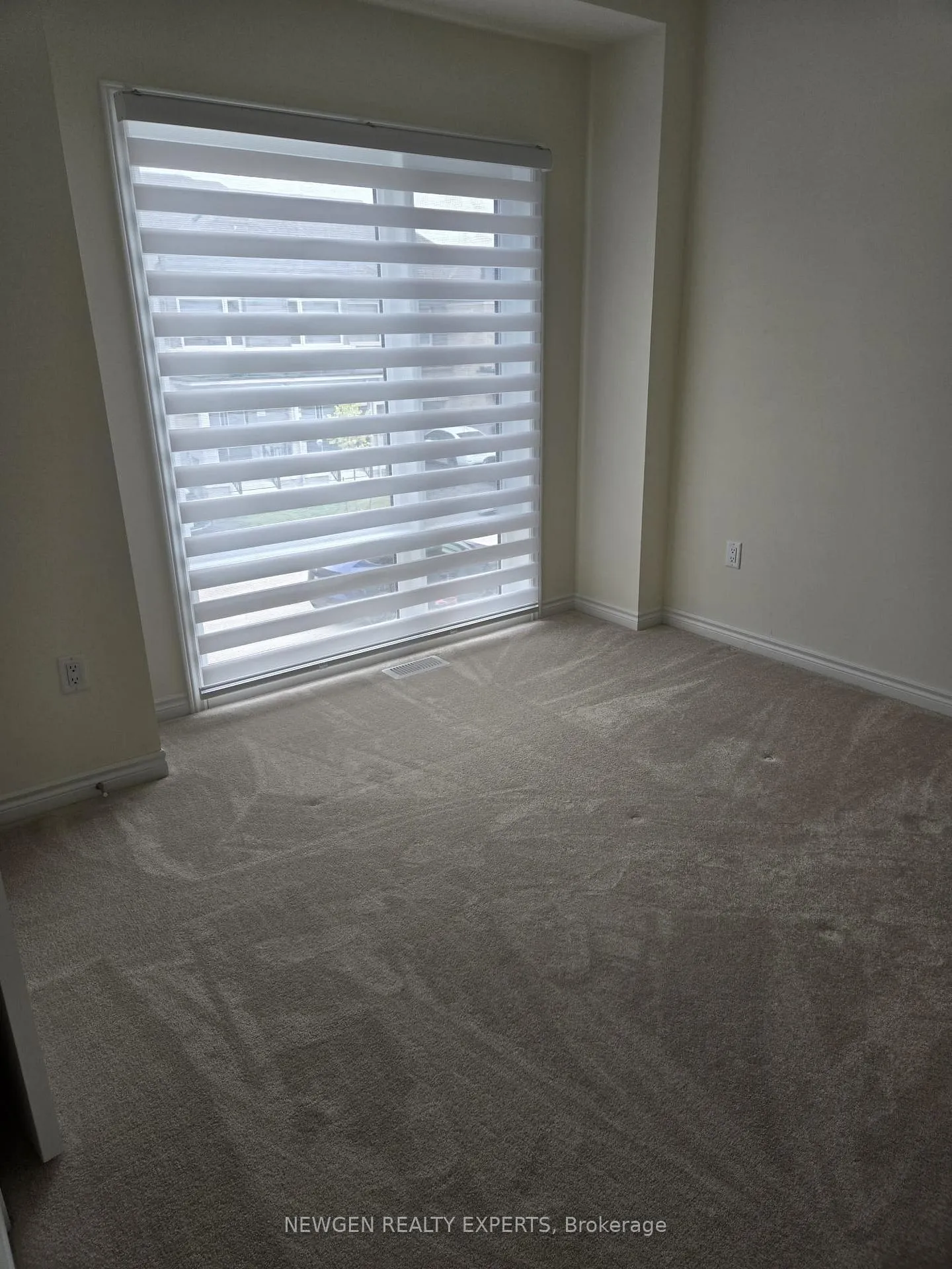 Photo 6 of 27 Donald Ficht Crescent, Brampton, Northwest Brampton — HOMEH