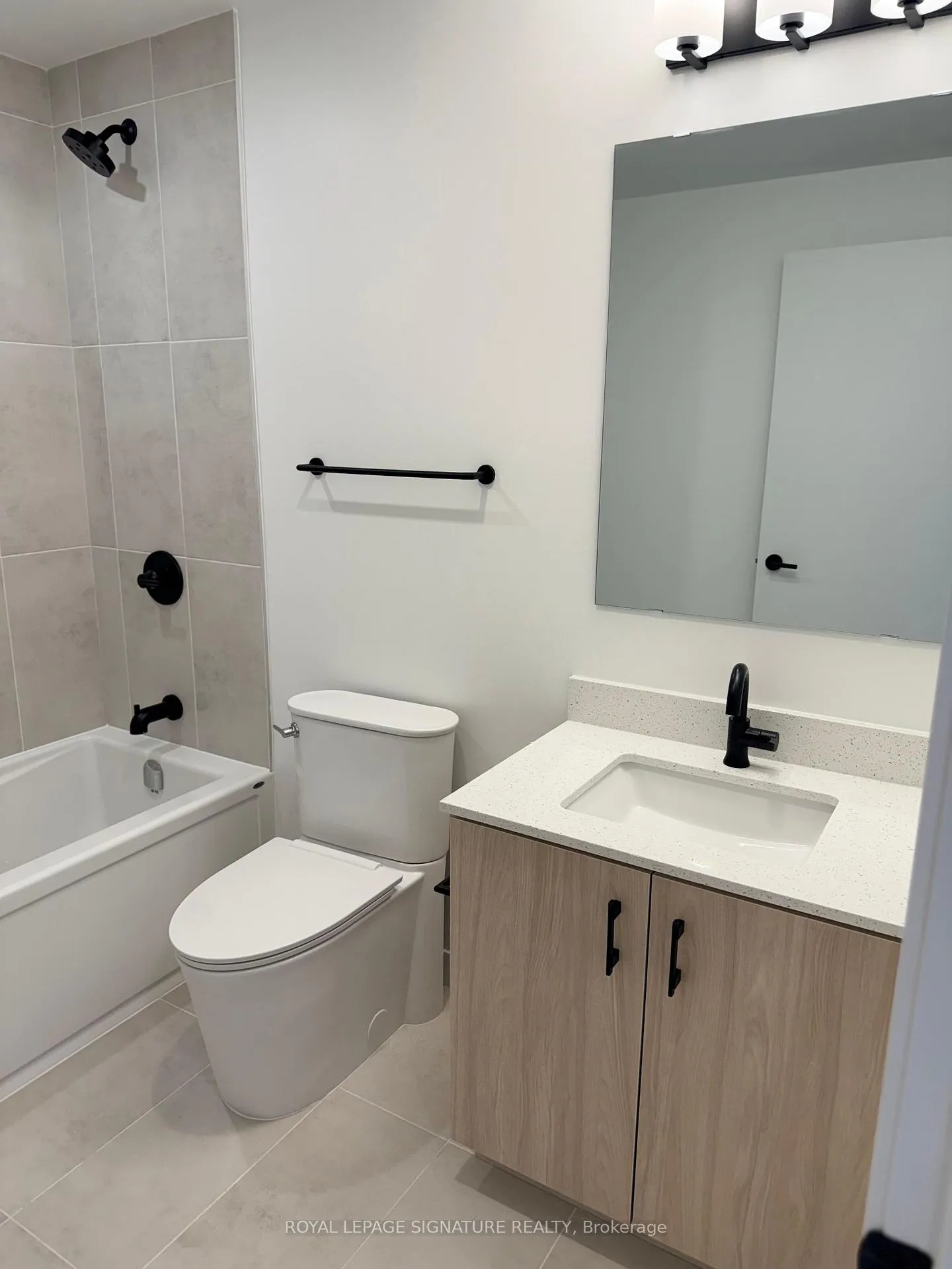 Photo 7 of Unit 331, 4853 Thomas Alton Boulevard, Burlington, Alton — HOMEH