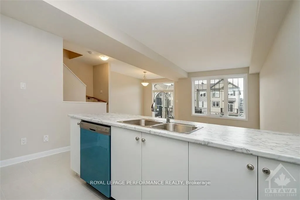 Photo 10 of 110 Paloma Circle, Ottawa, Barrhaven - Heritage Park — HOMEH