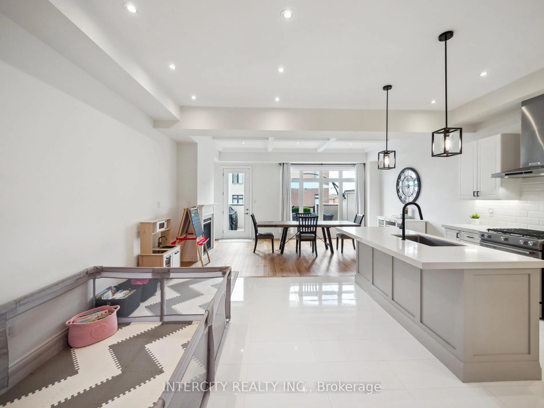 Photo 7 of 9520 Weston Road, Vaughan, Vellore Village — HOMEH