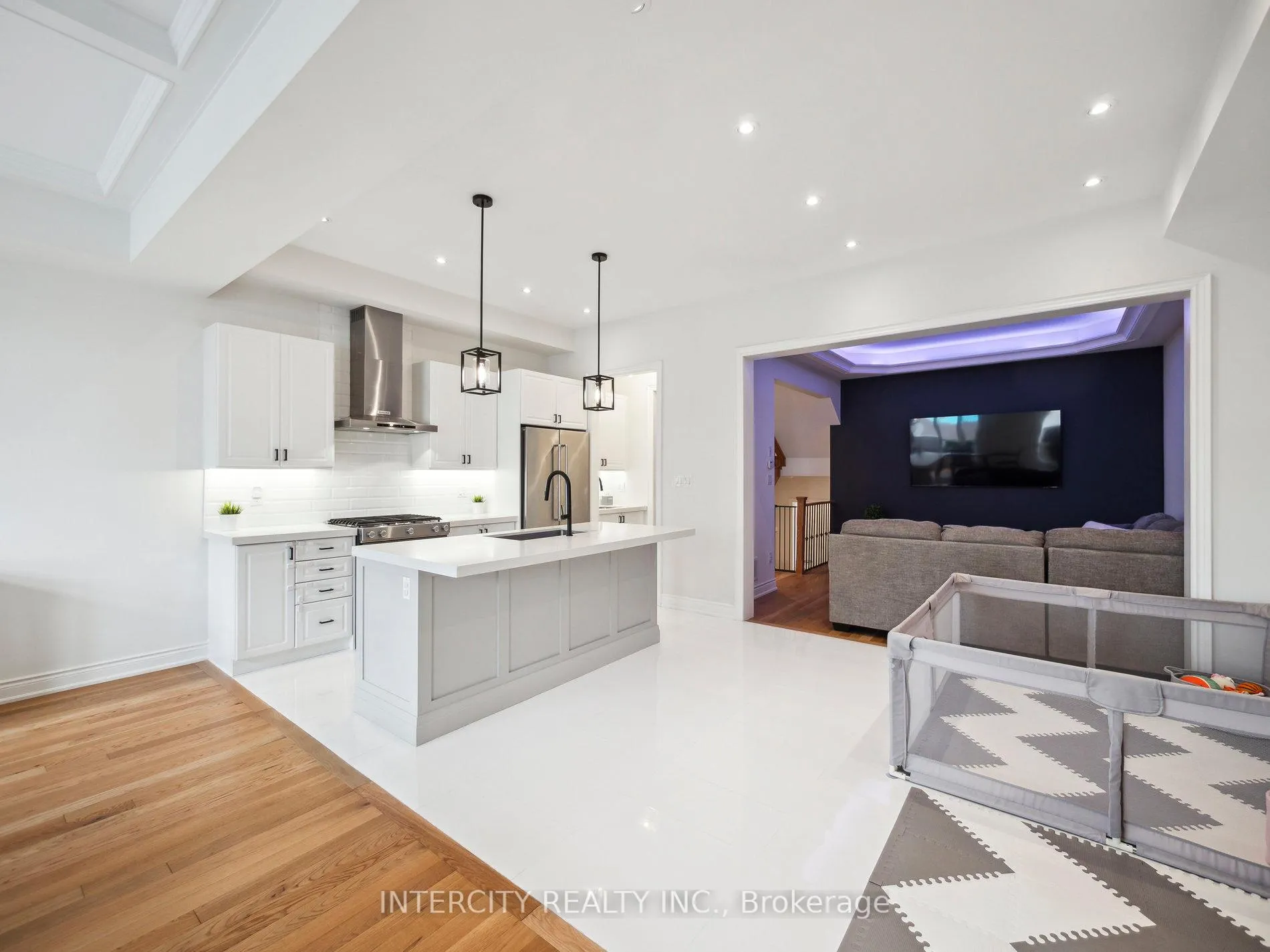 Photo 8 of 9520 Weston Road, Vaughan, Vellore Village — HOMEH