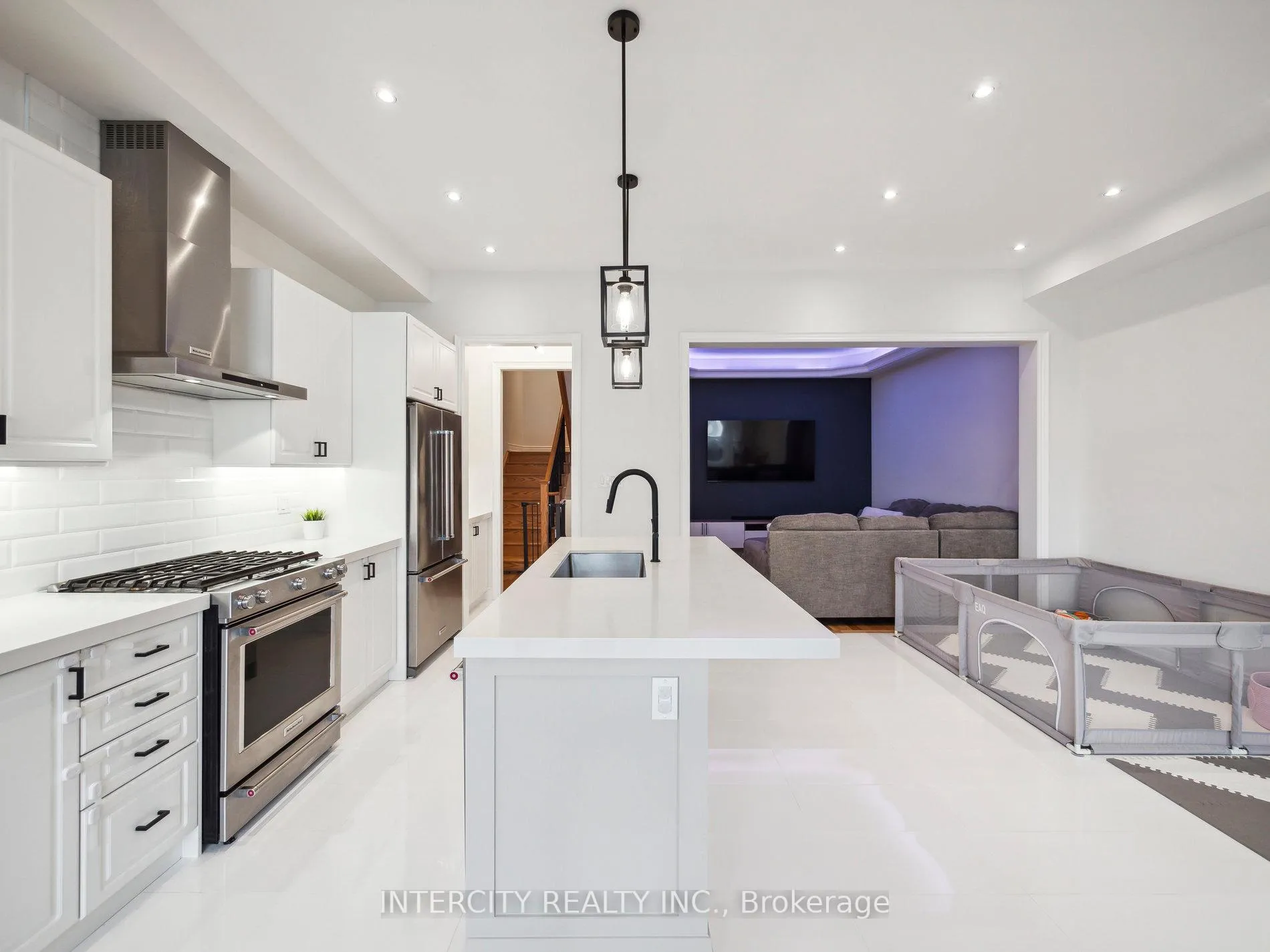 Photo 10 of 9520 Weston Road, Vaughan, Vellore Village — HOMEH
