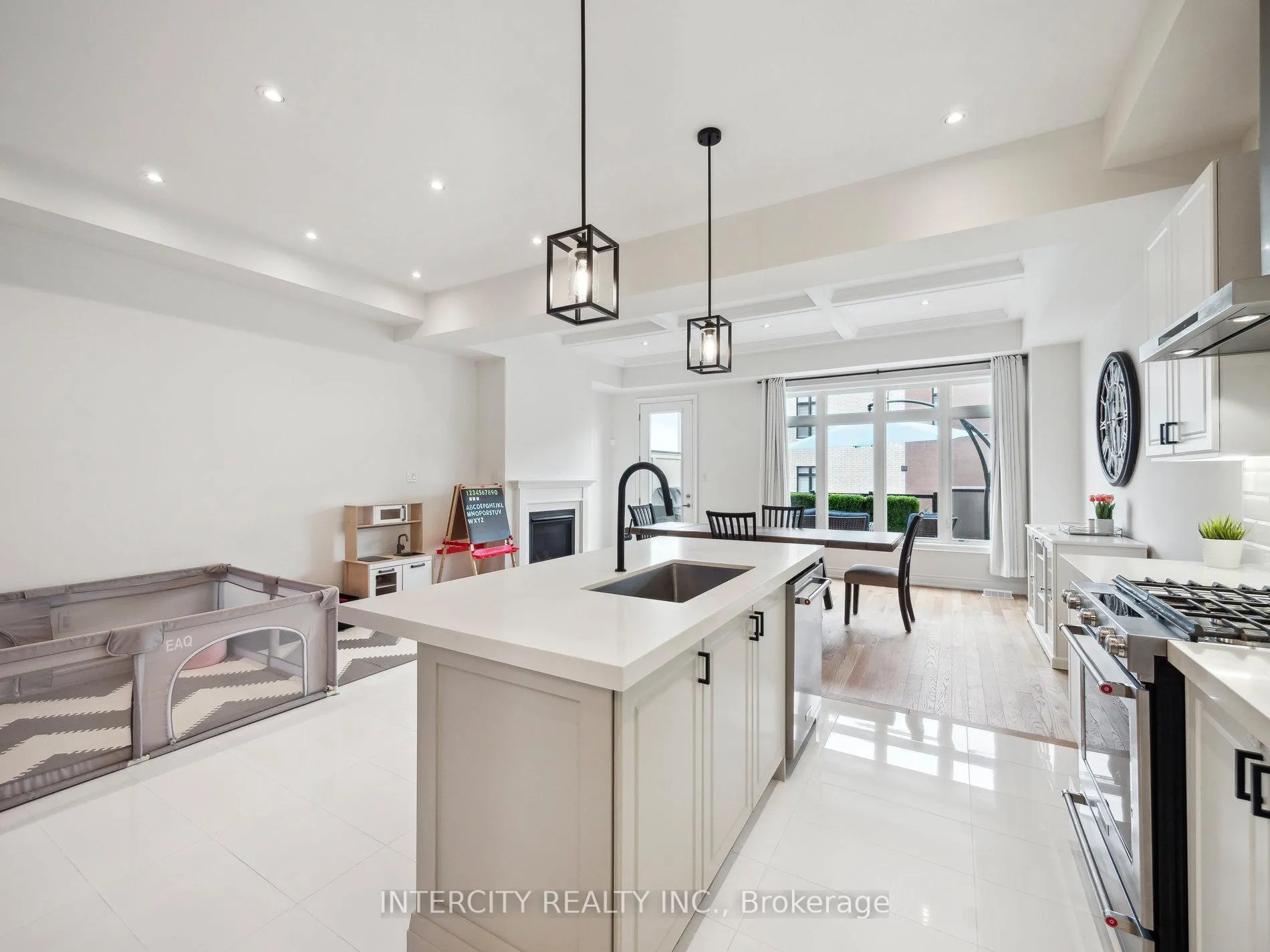 Photo 11 of 9520 Weston Road, Vaughan, Vellore Village — HOMEH