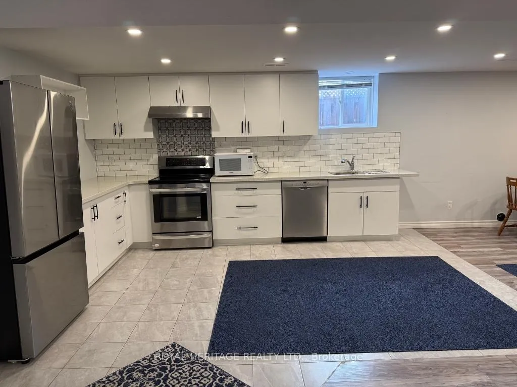 Photo 3 of 27 Wetherburn Drive, Whitby, Williamsburg — HOMEH