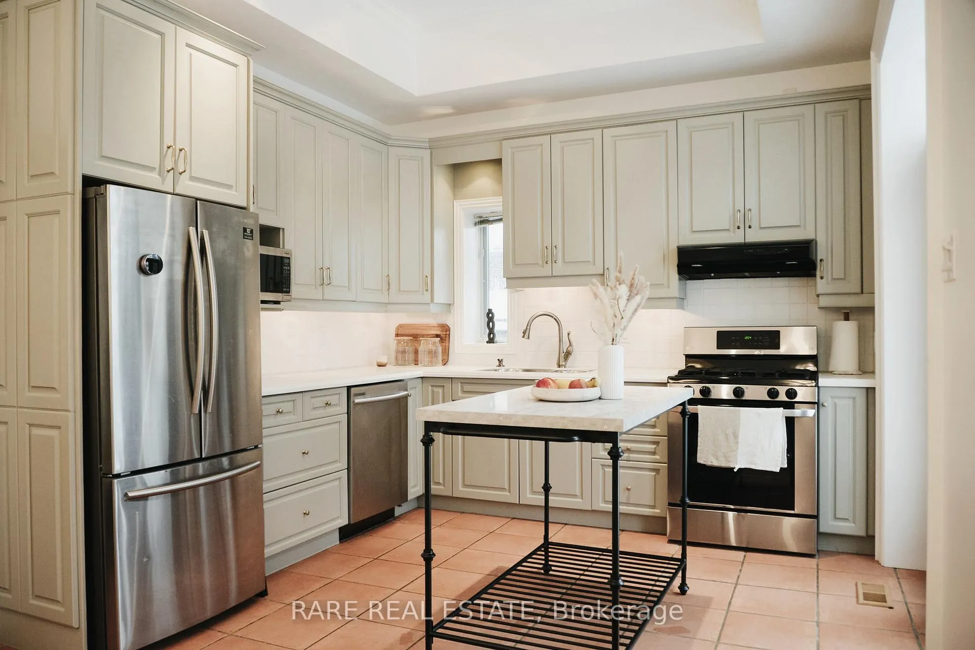 Photo 5 of 33 Red Deer Avenue, Scarborough, Birchcliffe-Cliffside — HOMEH
