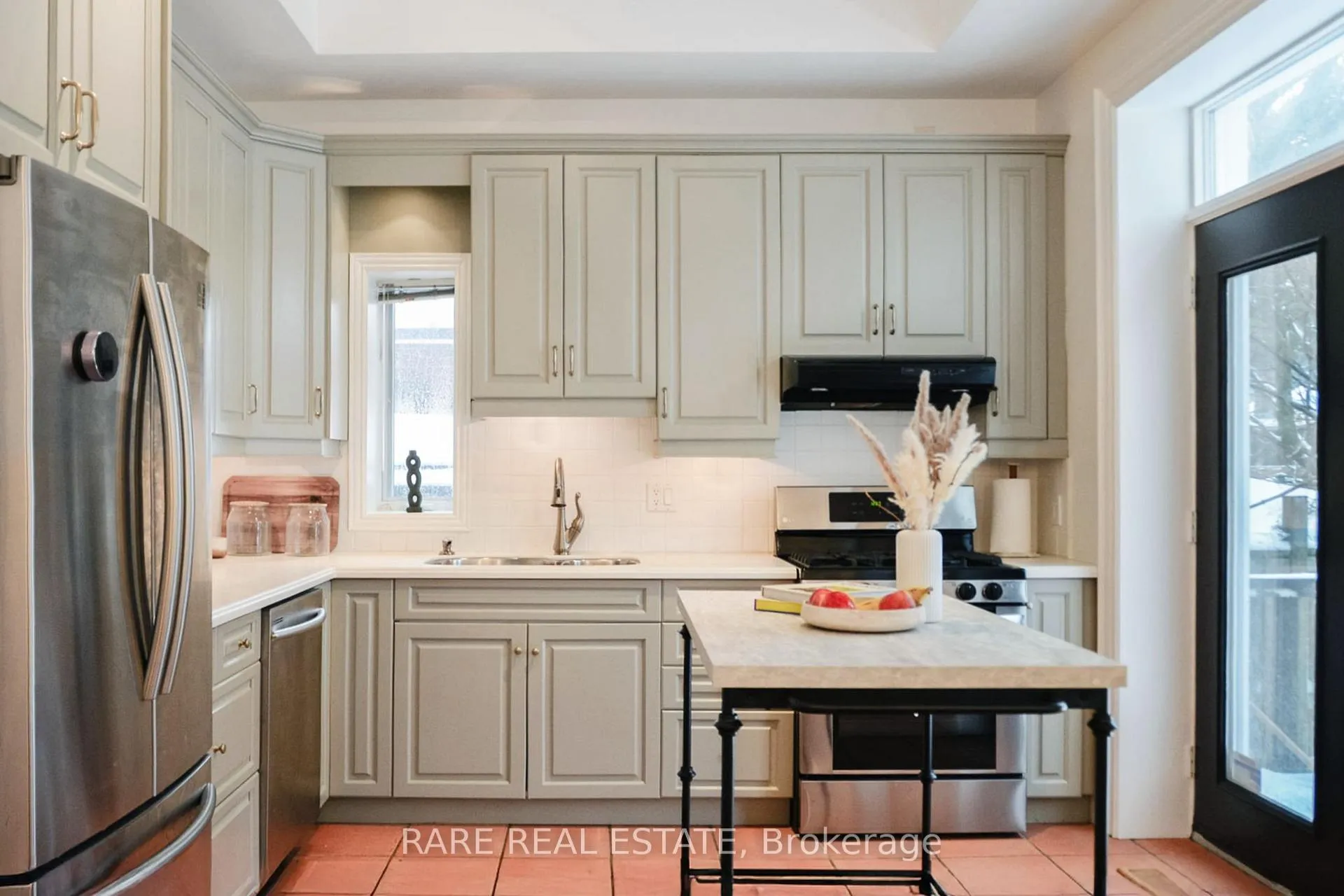 Photo 6 of 33 Red Deer Avenue, Scarborough, Birchcliffe-Cliffside — HOMEH