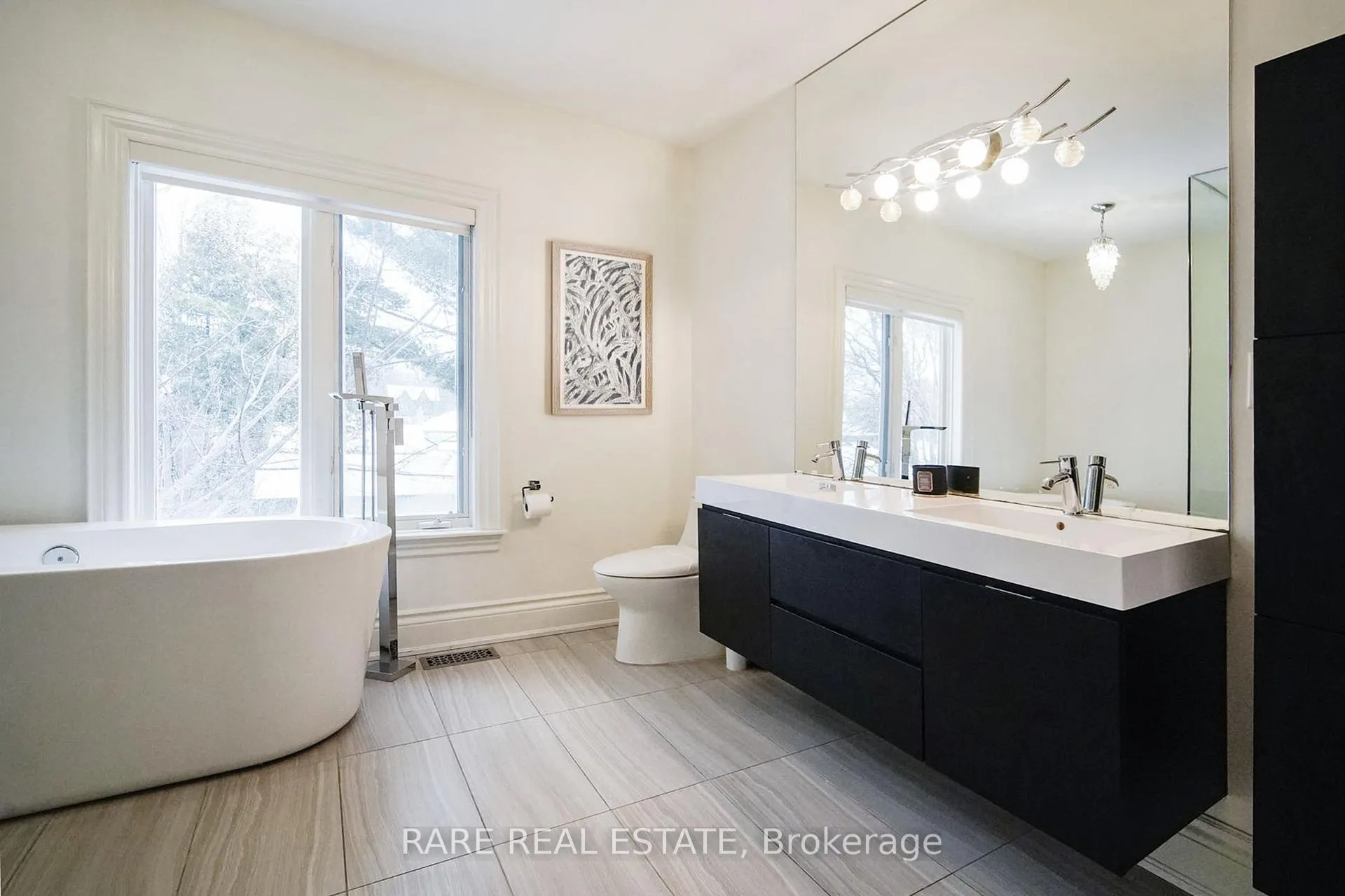 Photo 12 of 33 Red Deer Avenue, Scarborough, Birchcliffe-Cliffside — HOMEH