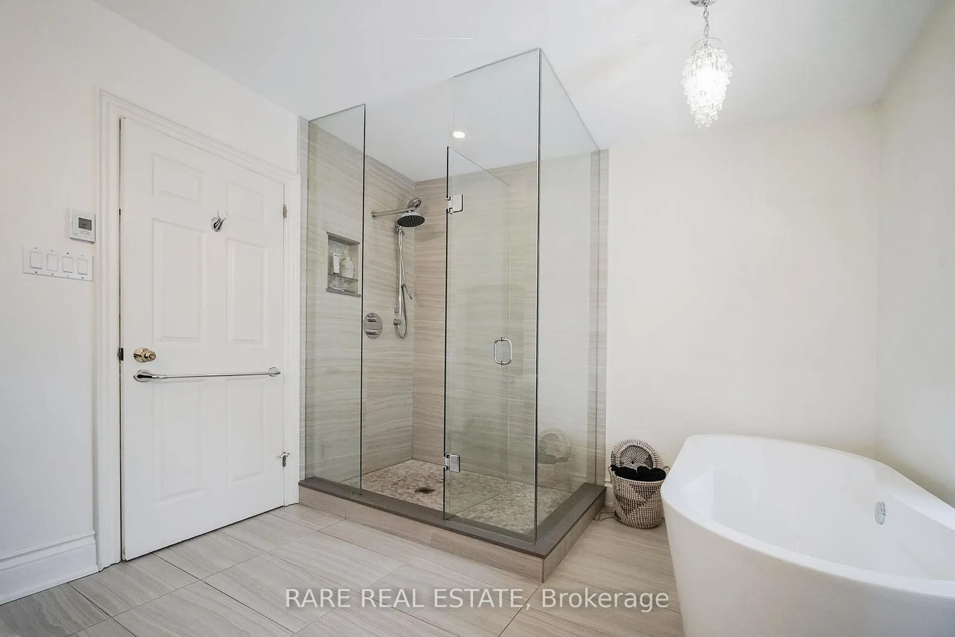 Photo 13 of 33 Red Deer Avenue, Scarborough, Birchcliffe-Cliffside — HOMEH