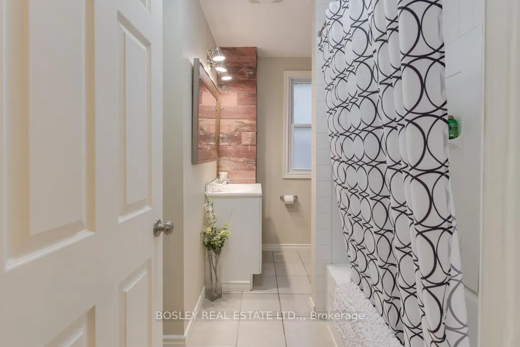 Photo 14 of 29 Russell Avenue, St. Catharines, Downtown — HOMEH