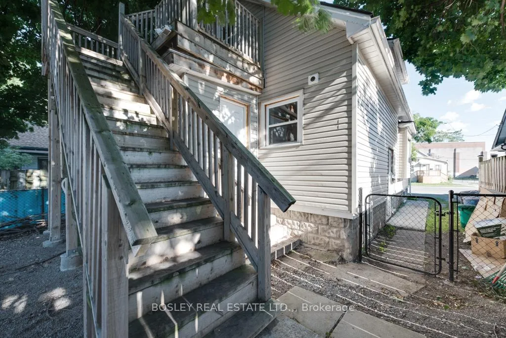 Photo 15 of 29 Russell Avenue, St. Catharines, Downtown — HOMEH