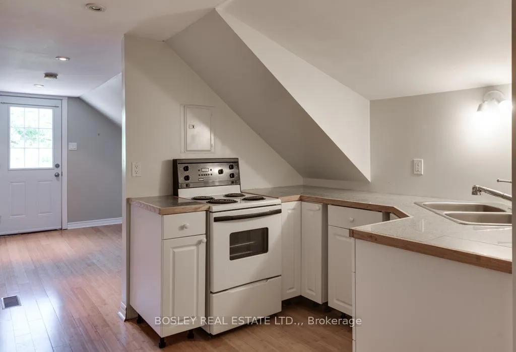 Photo 19 of 29 Russell Avenue, St. Catharines, Downtown — HOMEH