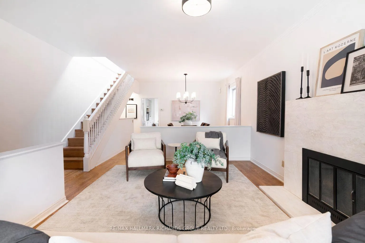 Photo 4 of 20 Juniper Avenue, Toronto, The Beaches — HOMEH