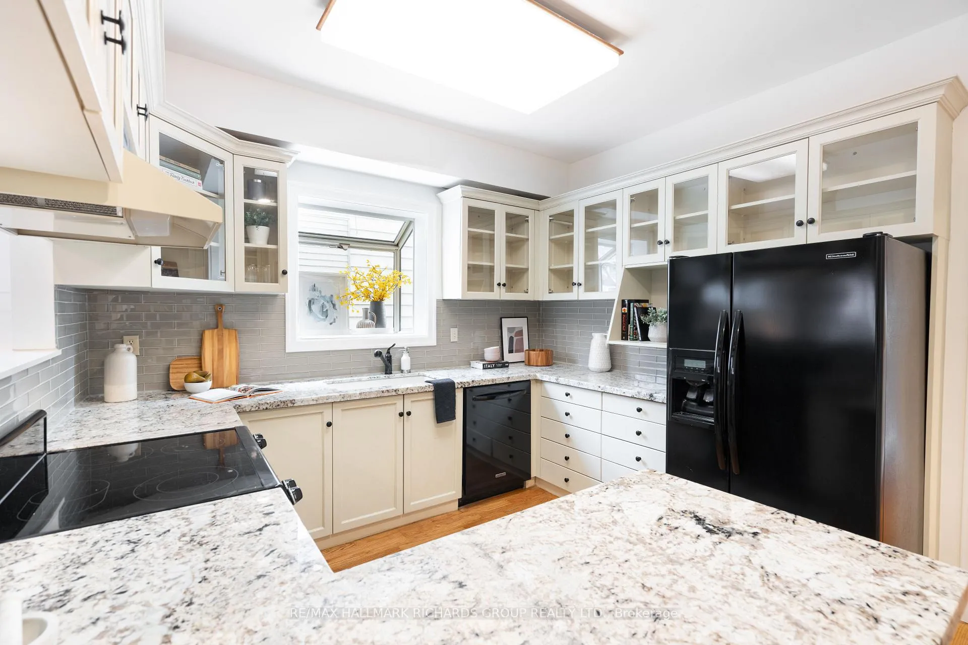 Photo 7 of 20 Juniper Avenue, Toronto, The Beaches — HOMEH