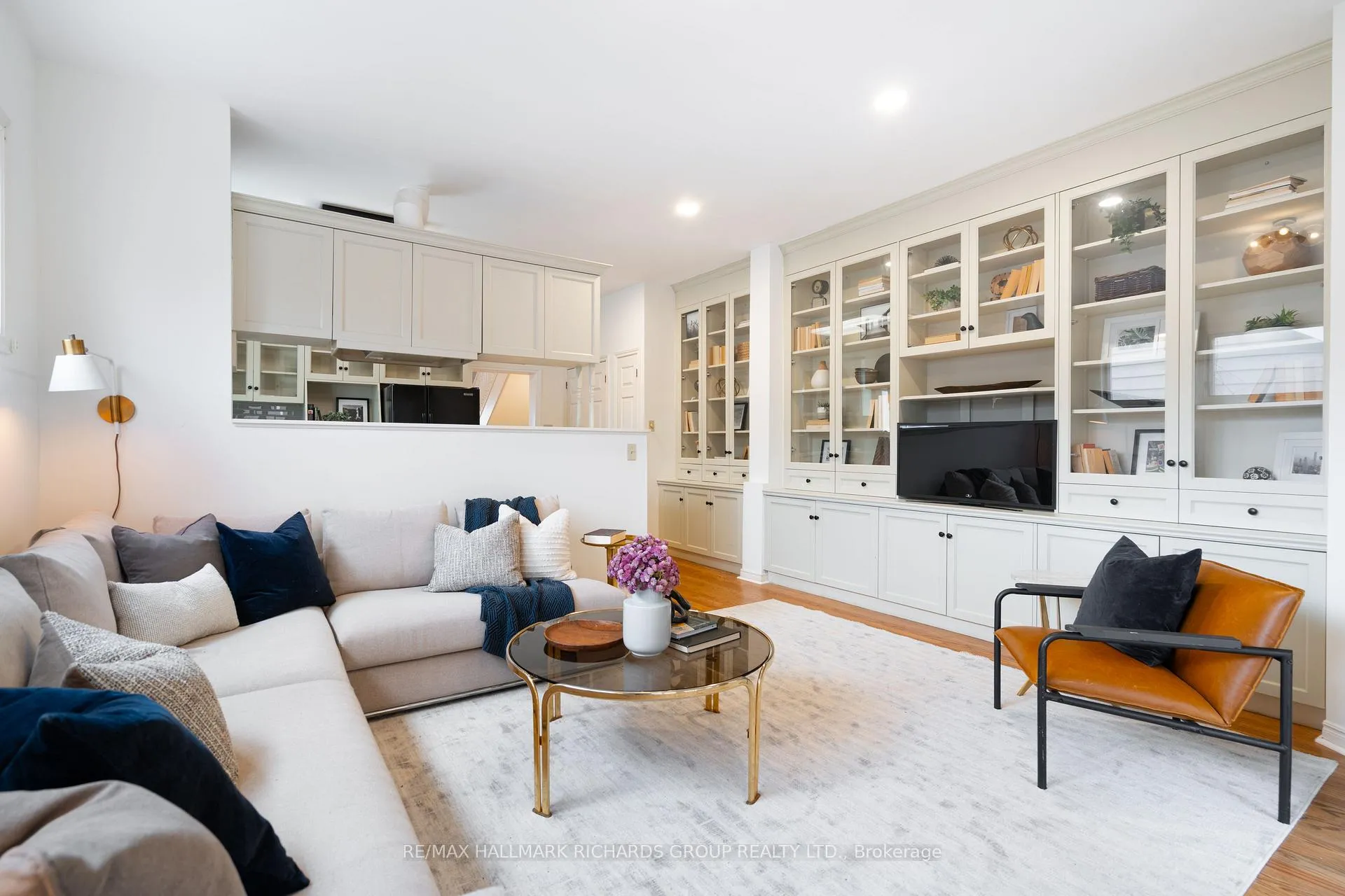 Photo 10 of 20 Juniper Avenue, Toronto, The Beaches — HOMEH